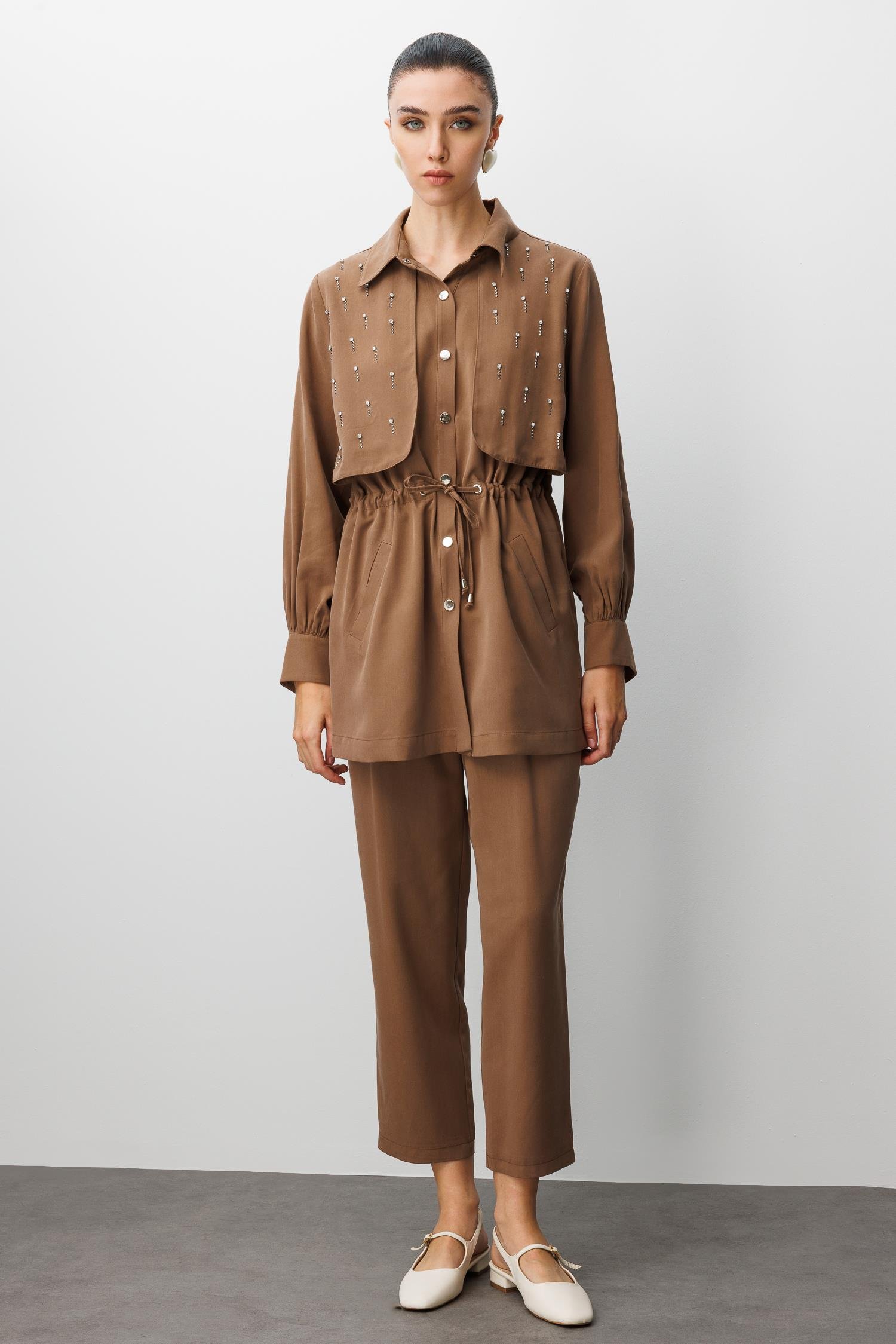 Modailgi  Beli Tünel Bağlama Rüzgarlık Detaylı ve Taşlı Tunik - 40040 Vizon