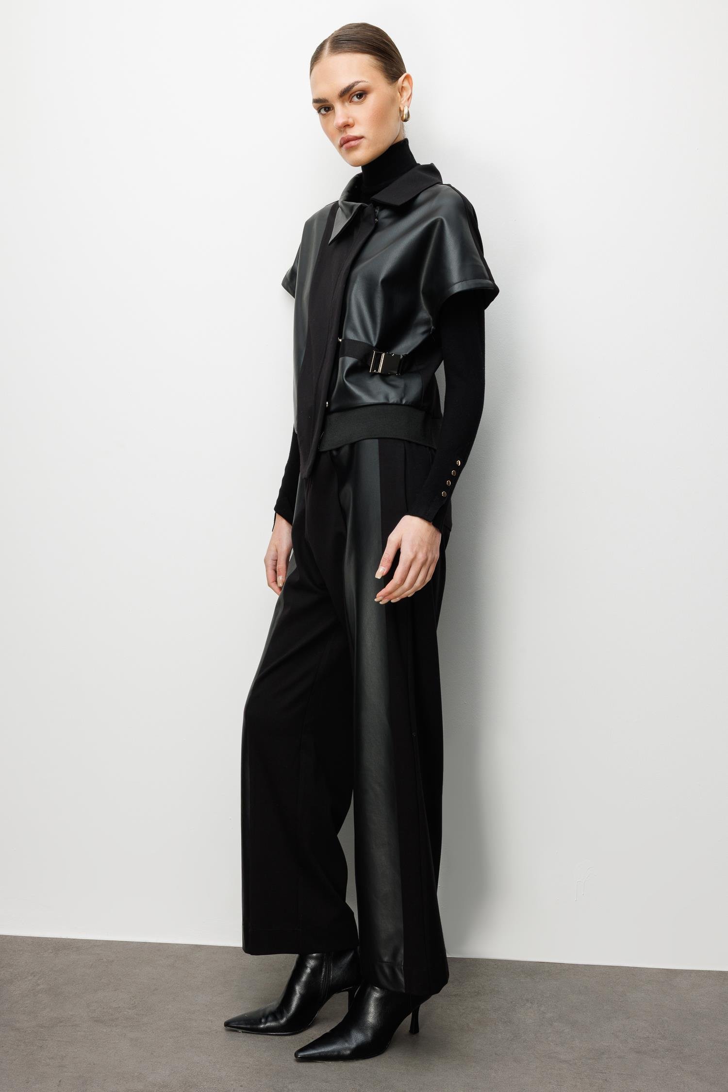 Modailgi  Belinde Tokalı Deri Detaylı Krop Tunik - 40072 Siyah