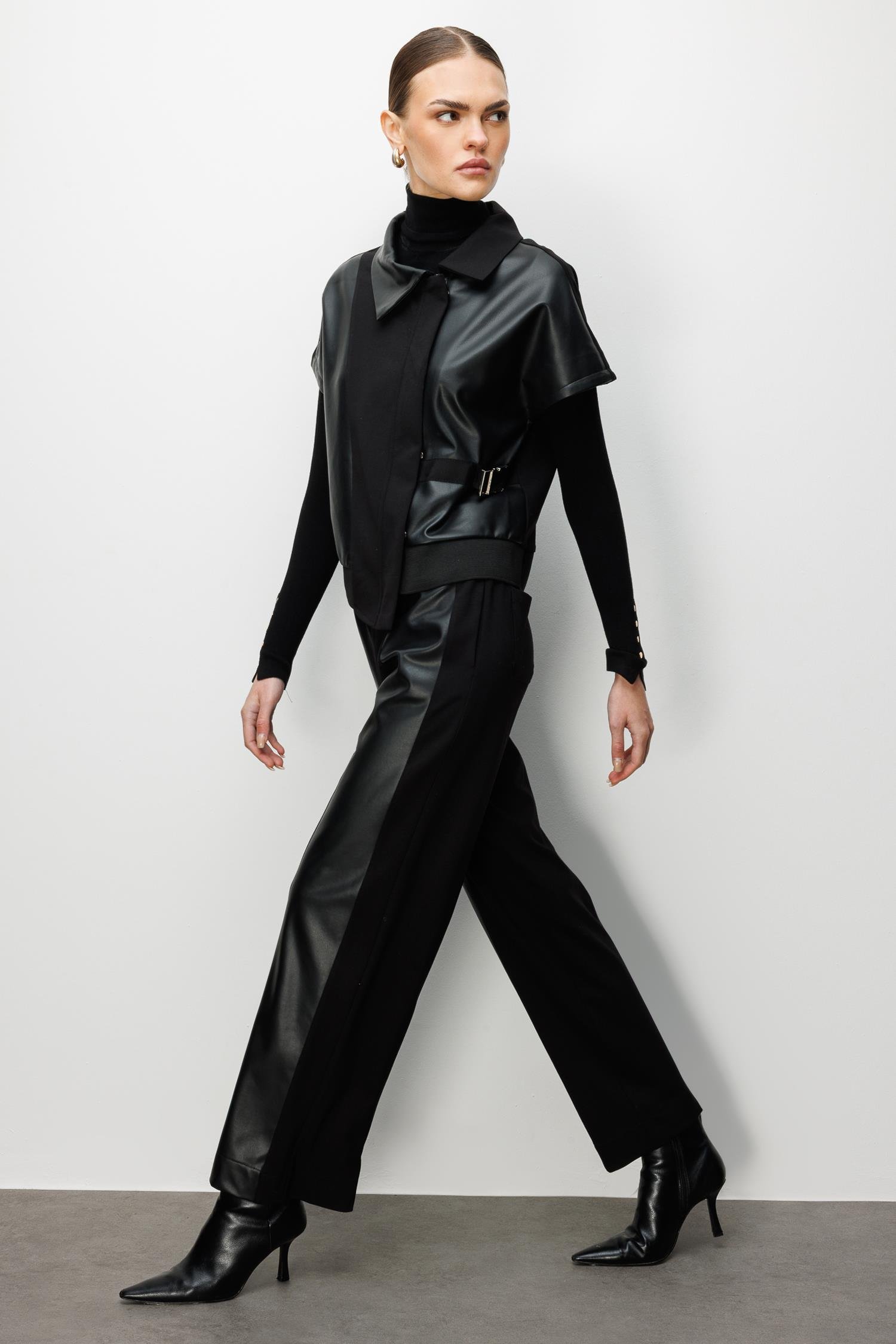 Modailgi  Belinde Tokalı Deri Detaylı Krop Tunik - 40072 Siyah