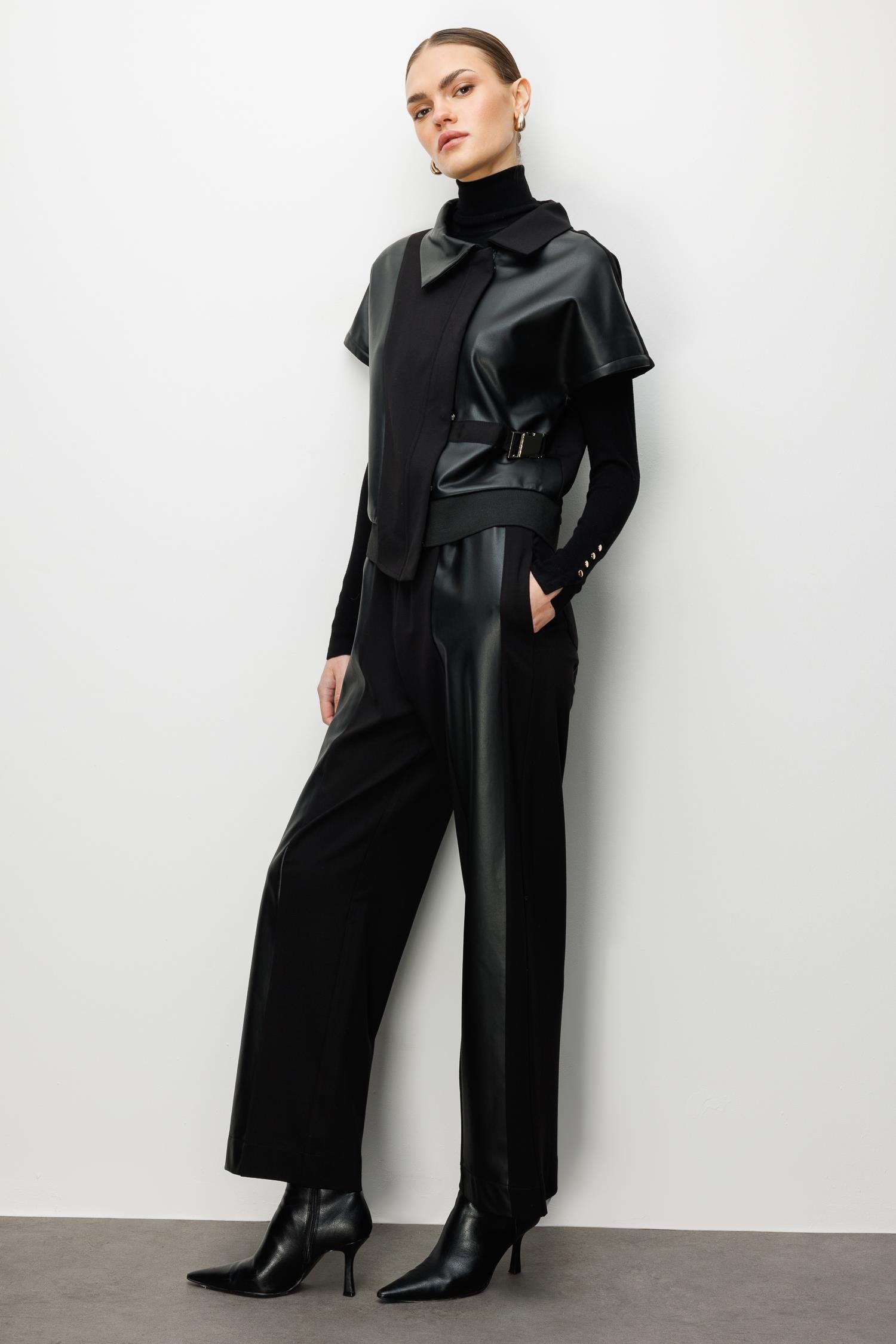 Modailgi  Belinde Tokalı Deri Detaylı Krop Tunik - 40072 Siyah