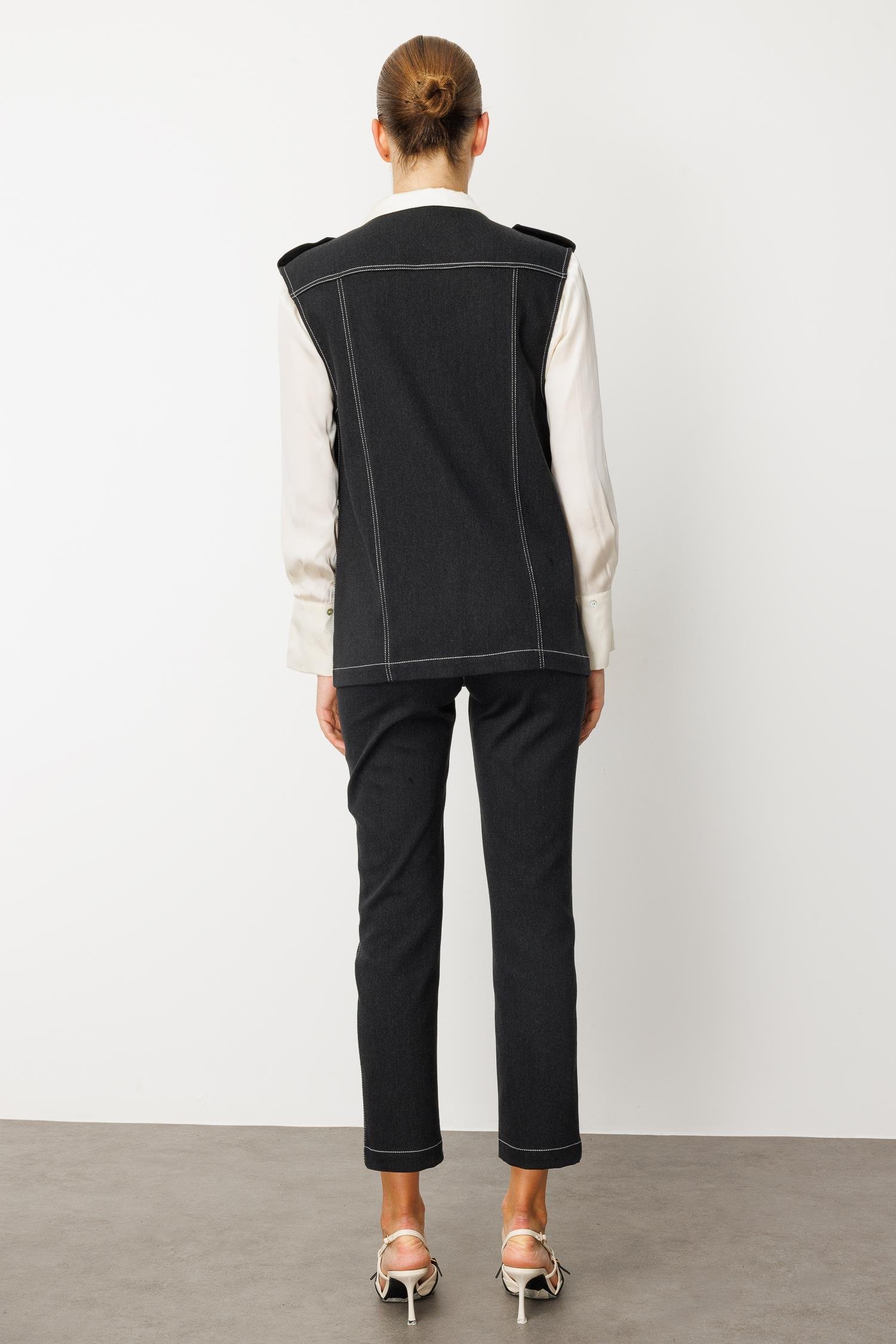 Modailgi  Beyoğlu Taş Detaylı Önü Fermuarlı Omuzları Apoletli Yelek - 47002 Siyah