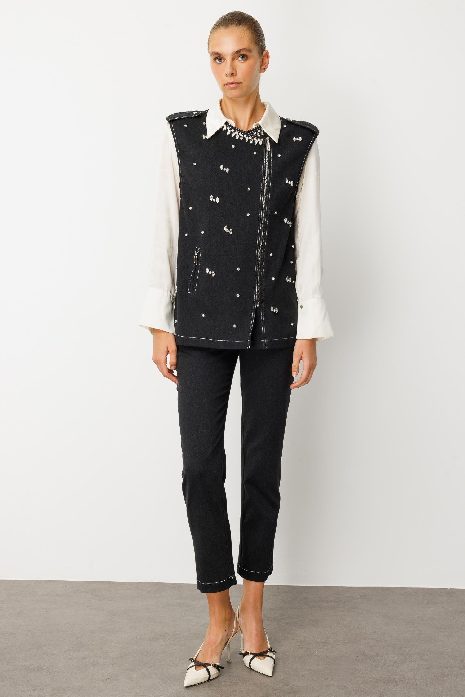 Modailgi  Beyoğlu Taş Detaylı Önü Fermuarlı Omuzları Apoletli Yelek - 47002 Siyah