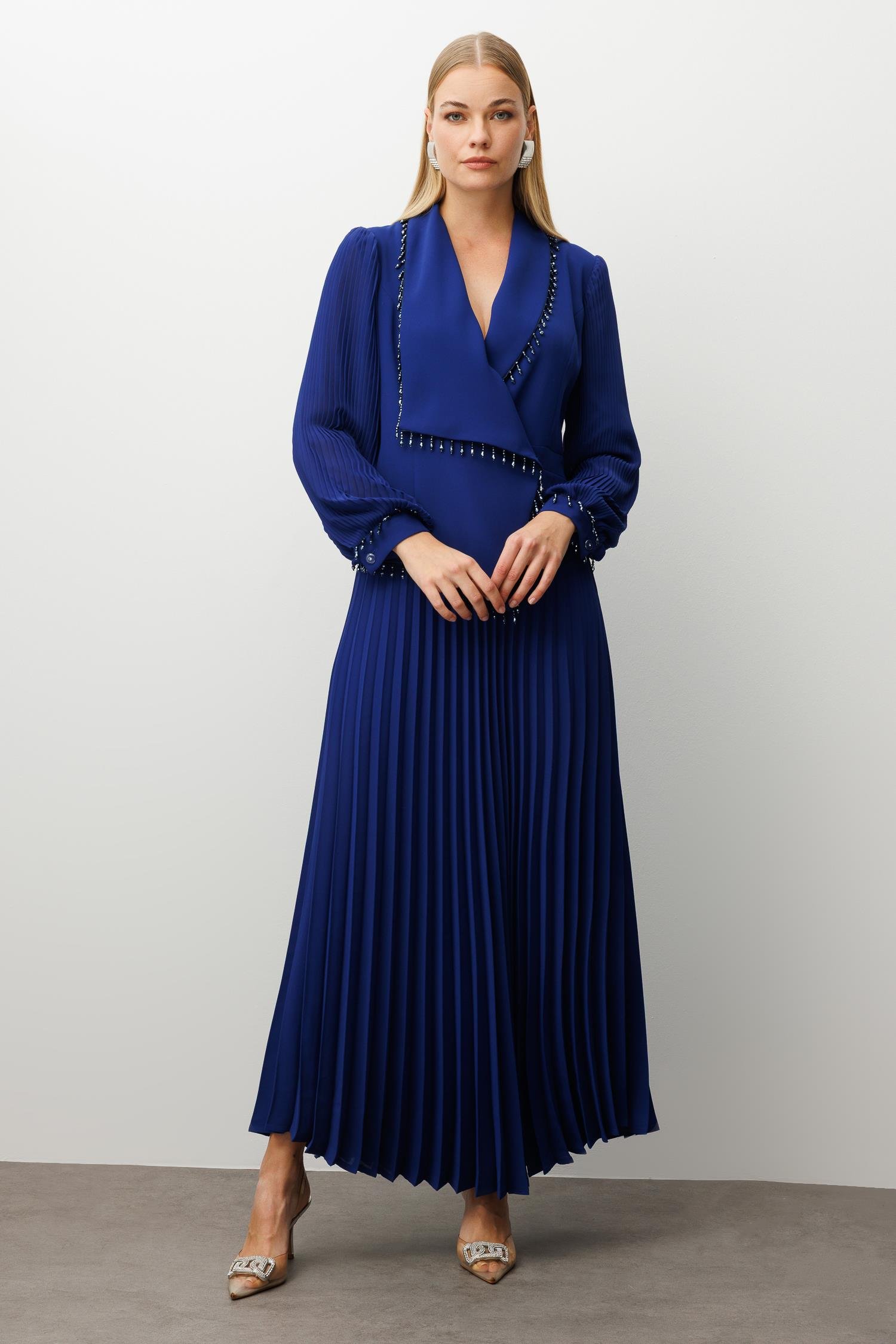 Modailgi  Boncuk Detaylı Piliseli Uzun Elbise Morcivert