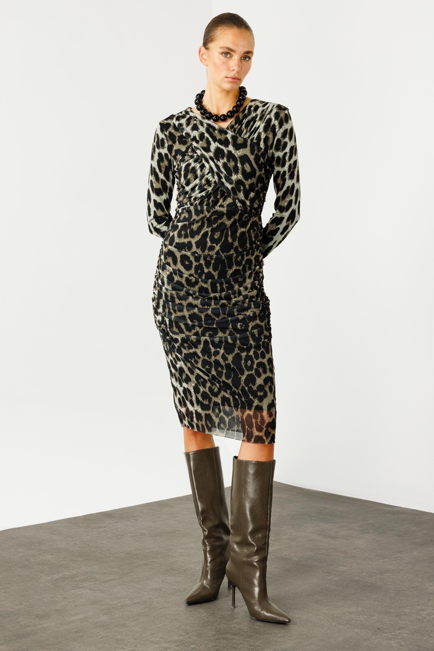 Modailgi  Büzgü Detaylı V Yaka Leopar Desen Elbise Haki