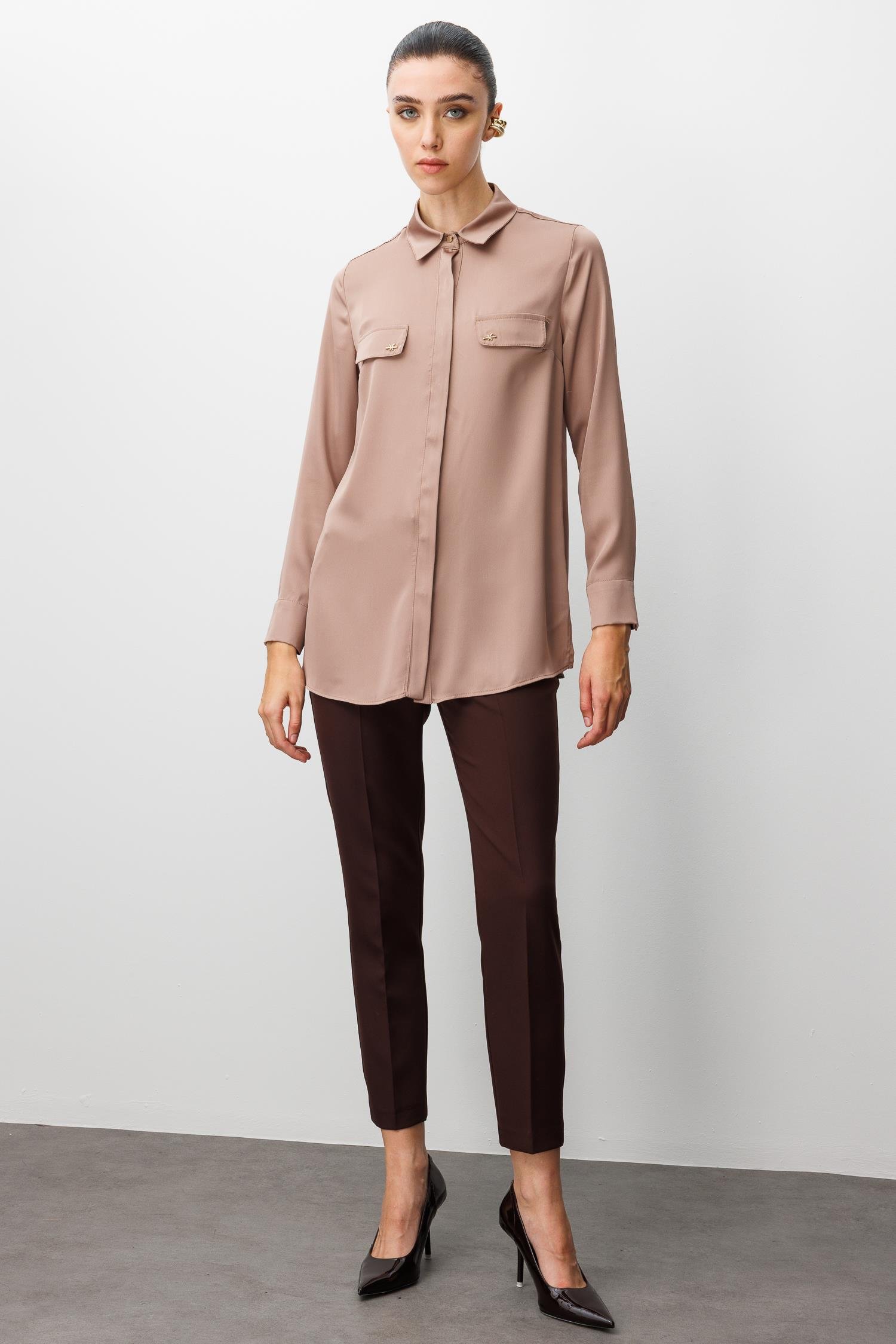 Modailgi  Cep Kapaklı Kolları Apoletli Saten Gömlek Camel