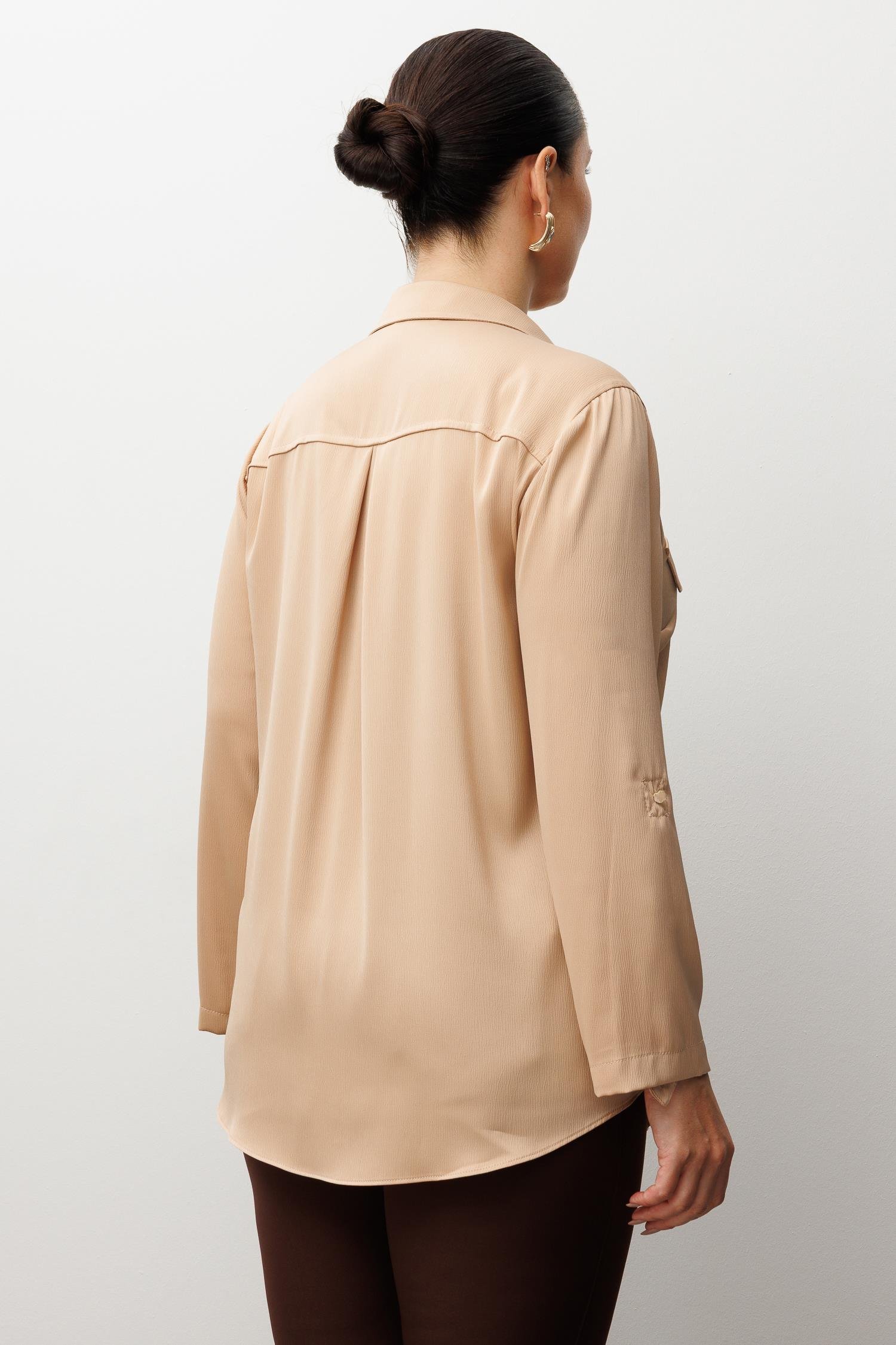 Modailgi  Cep Kapaklı Kolları Apoletli Saten Gömlek Camel