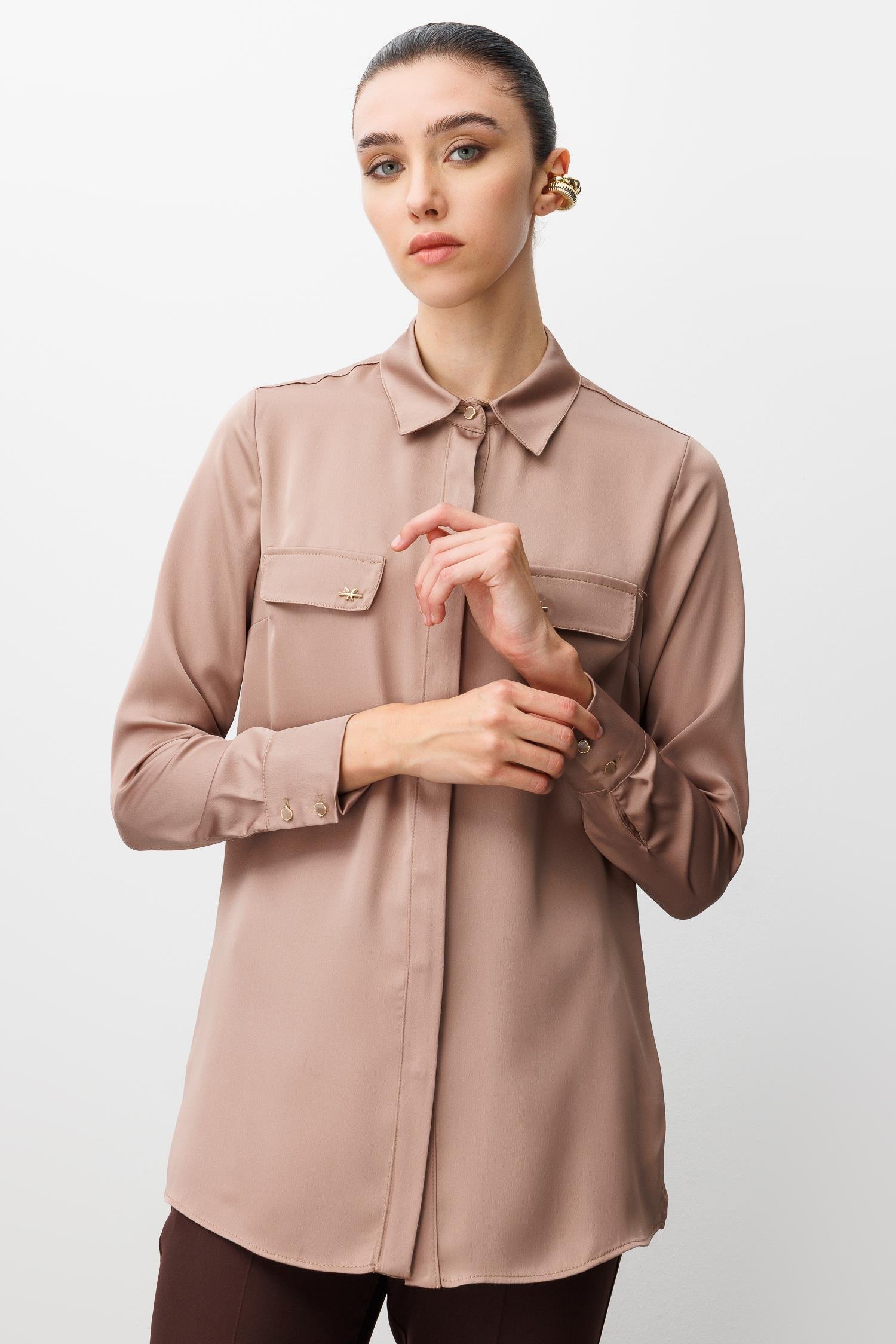 Modailgi  Cep Kapaklı Kolları Apoletli Saten Gömlek Camel