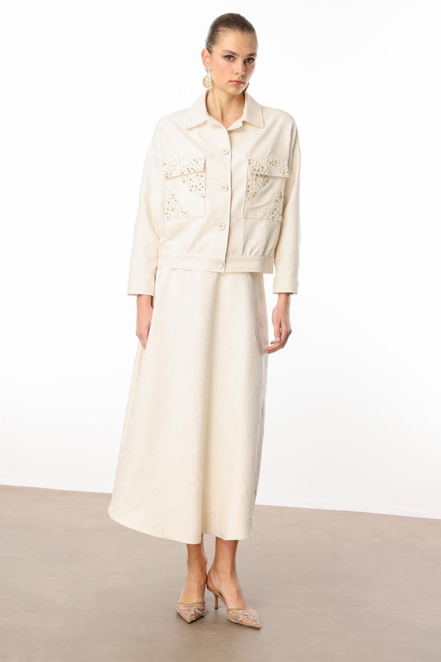 Modailgi  Cepleri İnci Detaylı Oversize Kısa Mont Taş