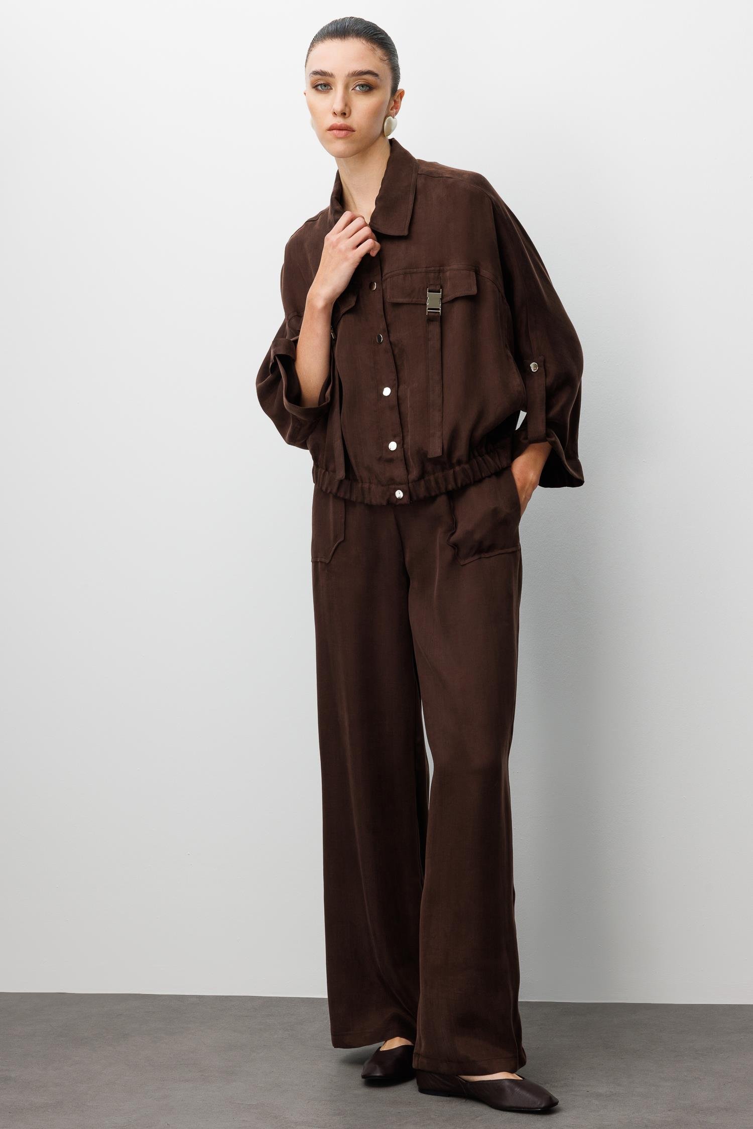 Modailgi  Cepleri Metal Aksesuarlı Beli Lastikli Gömlek - 40039 Kahve