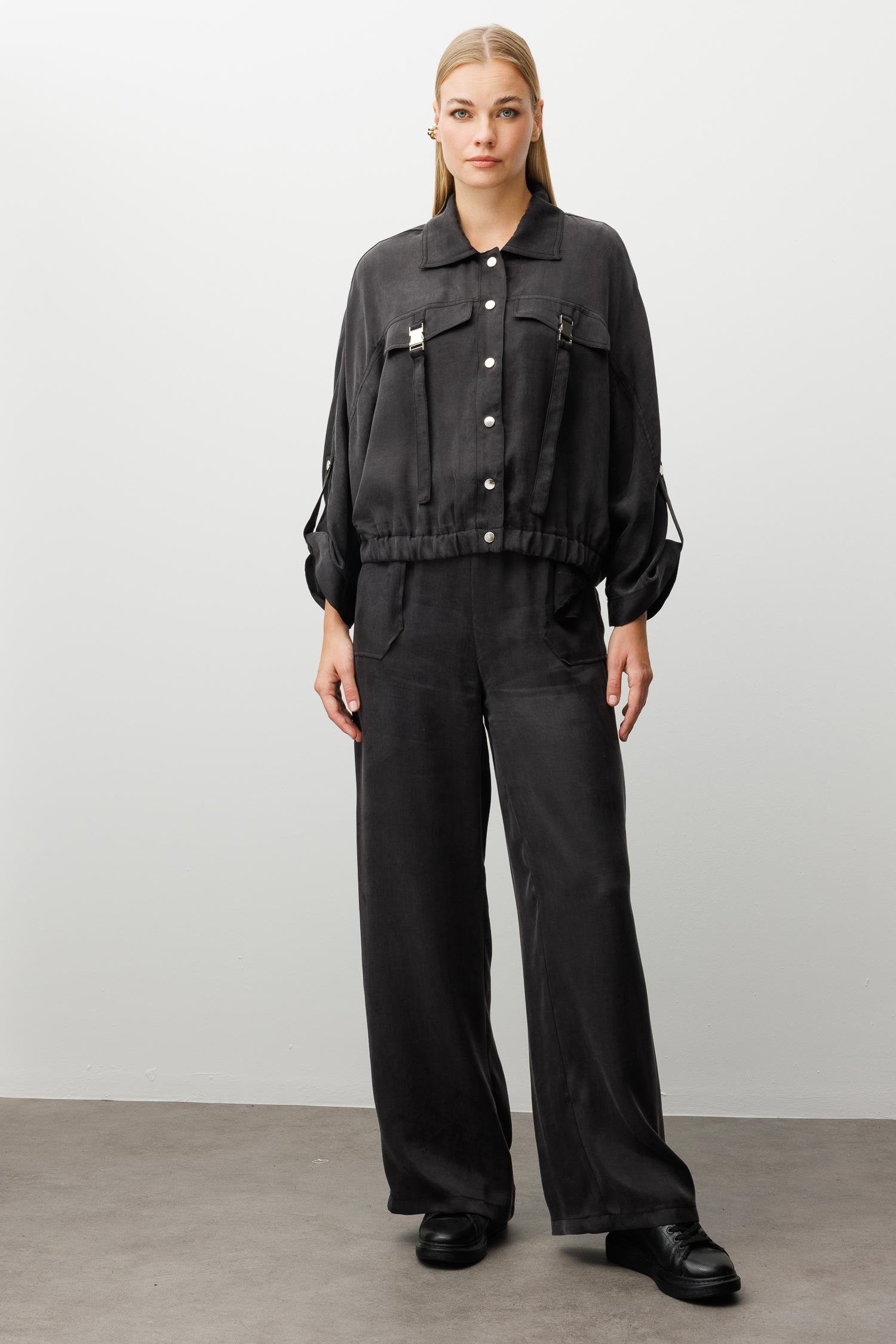 Modailgi  Cepleri Metal Aksesuarlı Beli Lastikli Gömlek - 40039 Siyah