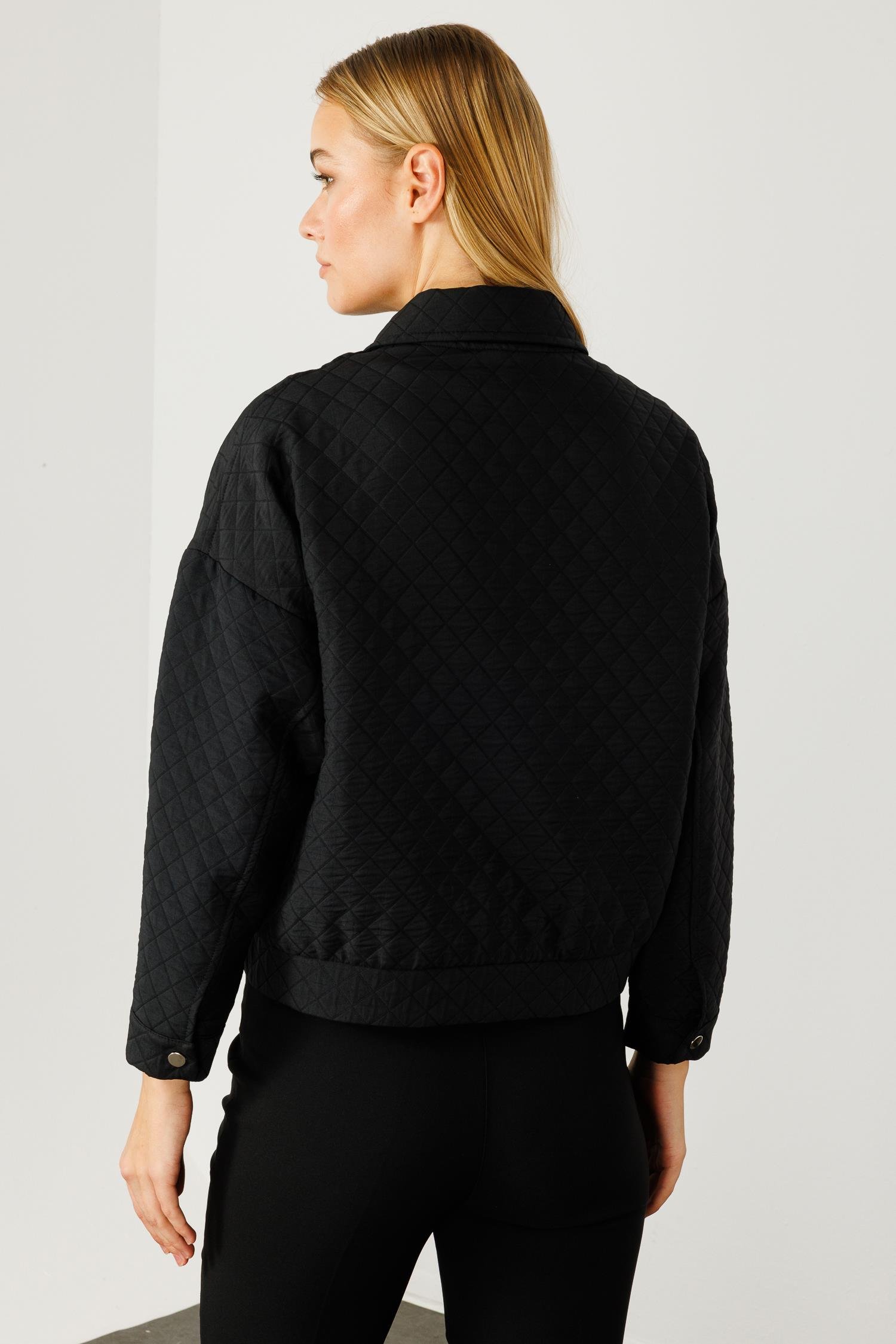 Modailgi  Cepleri Trok Detaylı Kısa Kapitone Mont Siyah