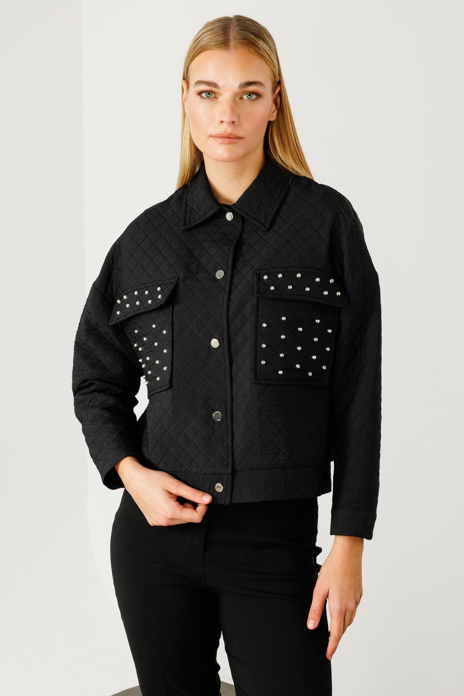 Modailgi  Cepleri Trok Detaylı Kısa Kapitone Mont Siyah