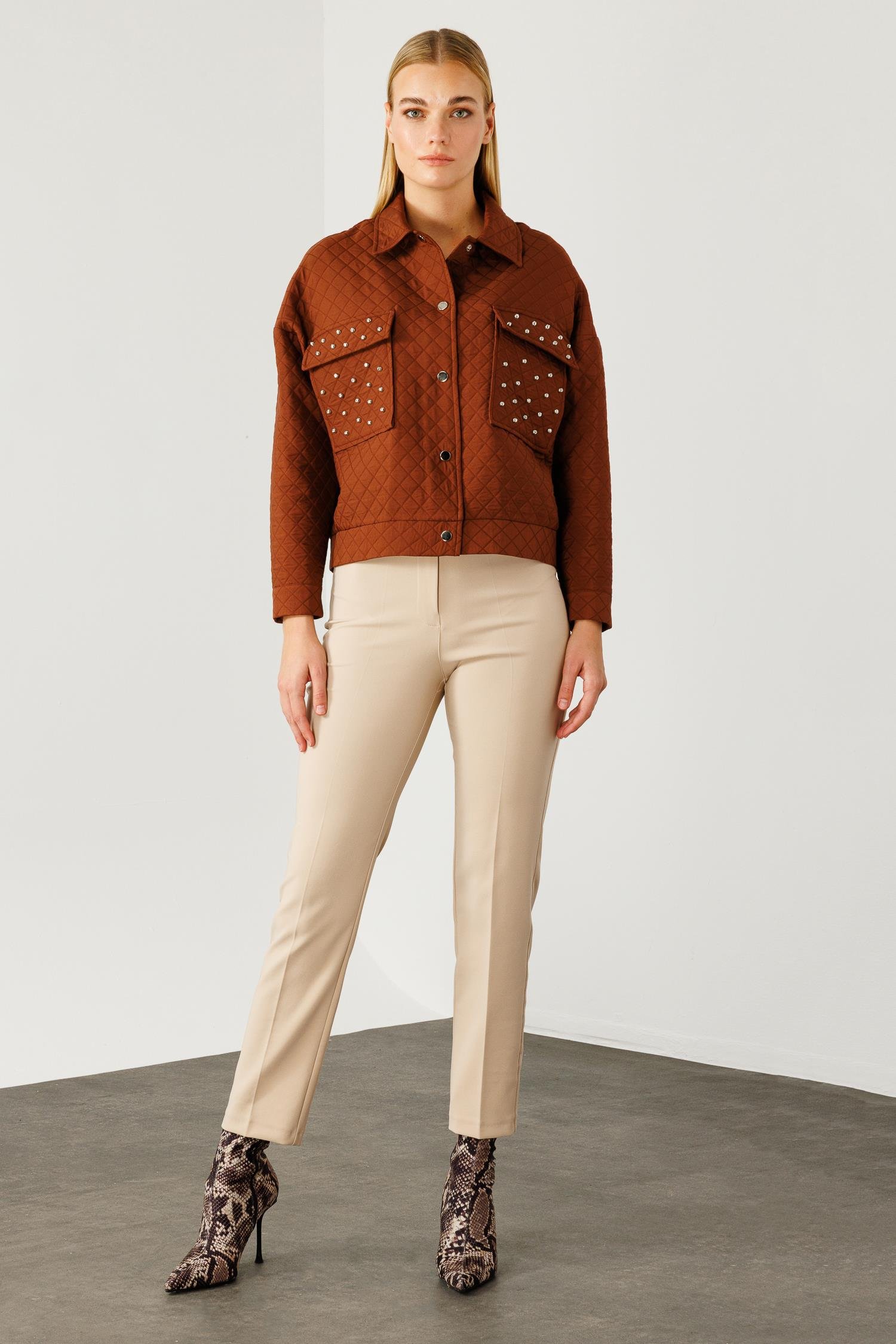 Modailgi  Cepleri Trok Detaylı Kısa Kapitone Mont Taba