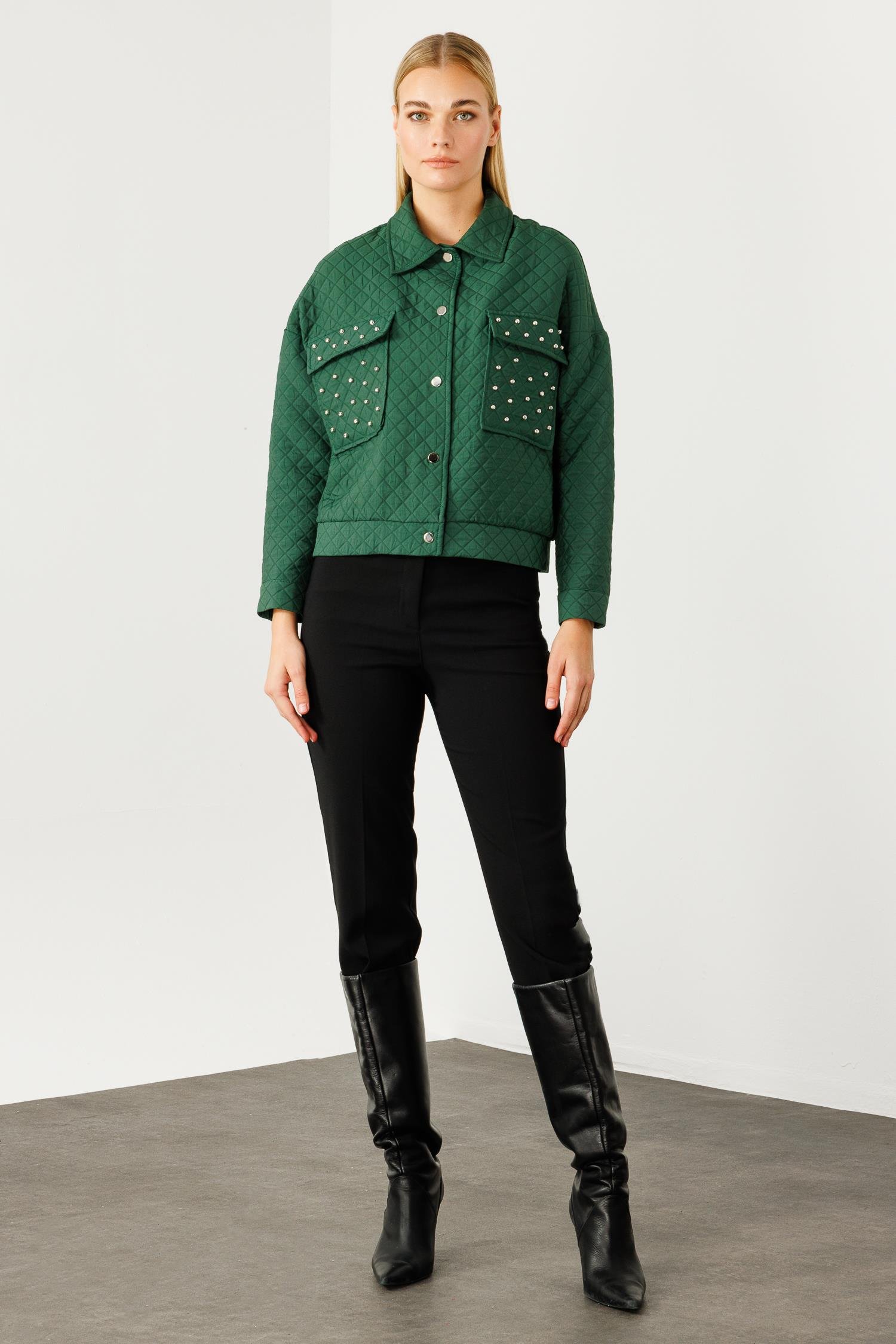 Modailgi  Cepleri Trok Detaylı Kısa Kapitone Mont Yeşil