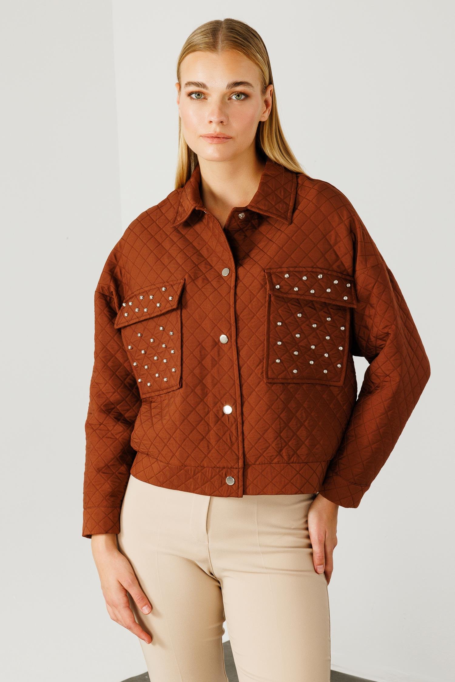 Modailgi  Cepleri Trok Detaylı Kısa Kapitone Mont Taba