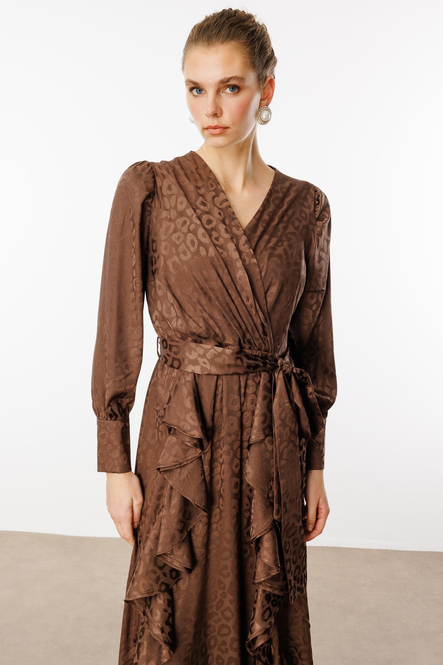 Modailgi  Çift Volanlı Jakar Desenli Kruvaze Elbise Kahve