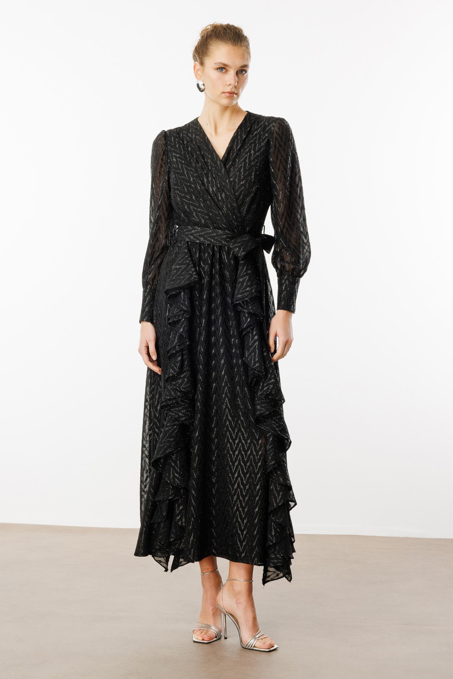 Modailgi  Çift Volanlı Simli Zikzak Desenli Kruvaze Elbise Siyah