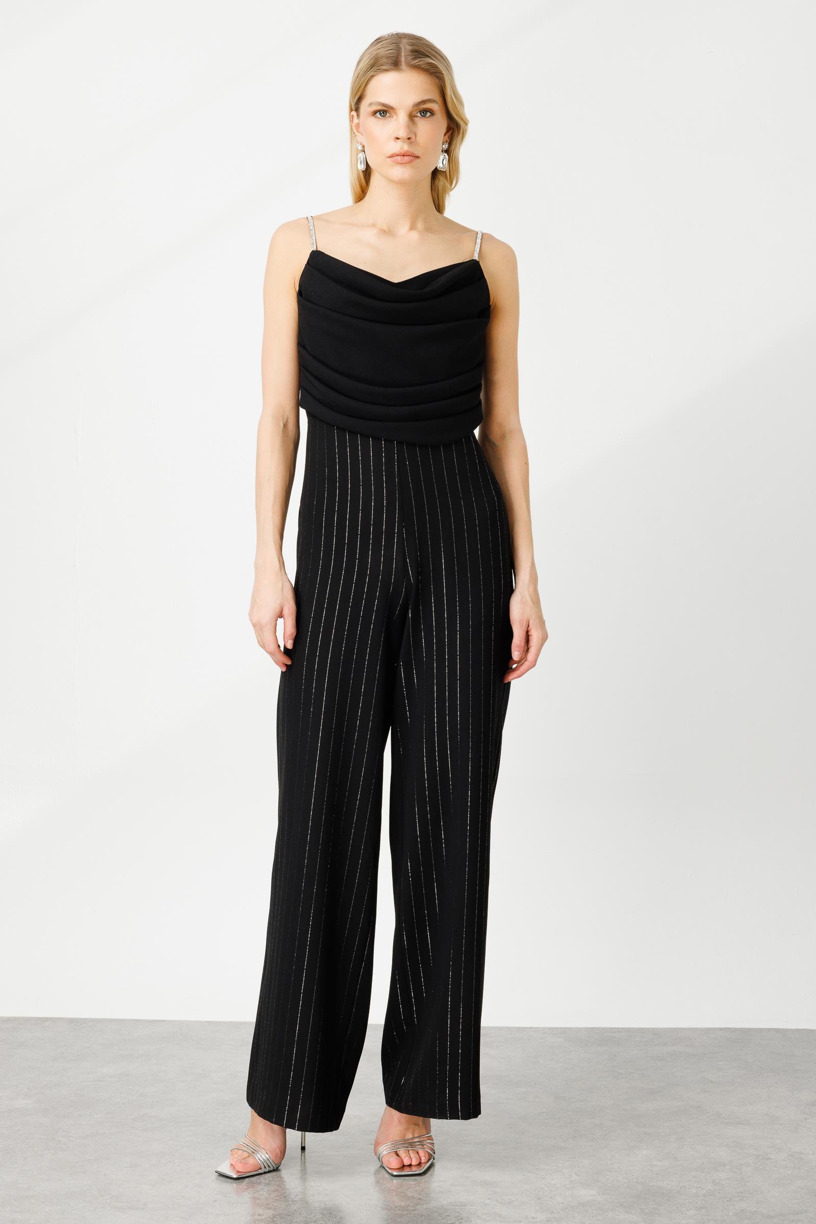 Modailgi  Degaje Yaka Simli Çizgili Tulum Siyah