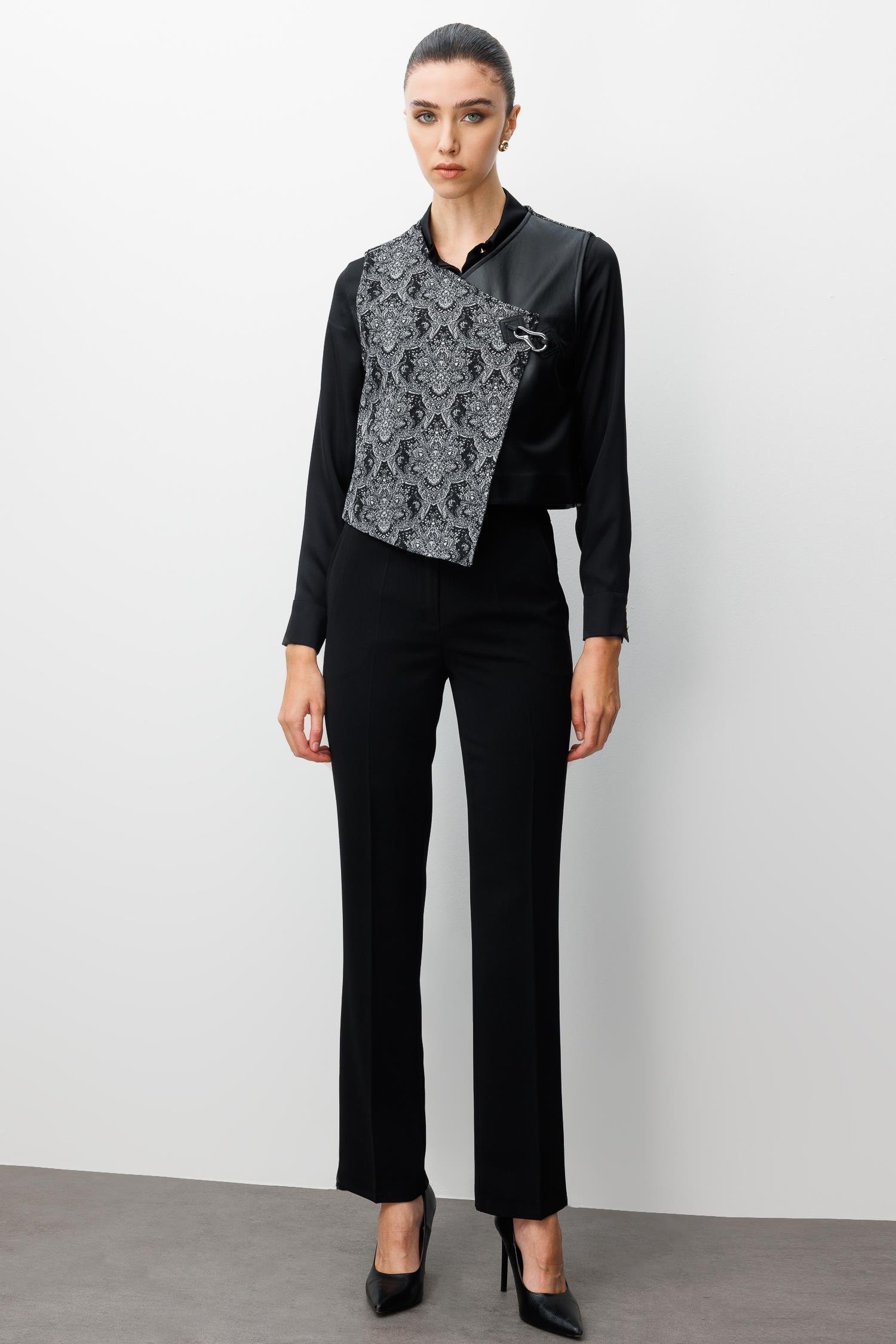 Modailgi  Deri Garni Kumaşlı Klapa Kapamalı Asimetrik Jakar Yelek Siyah