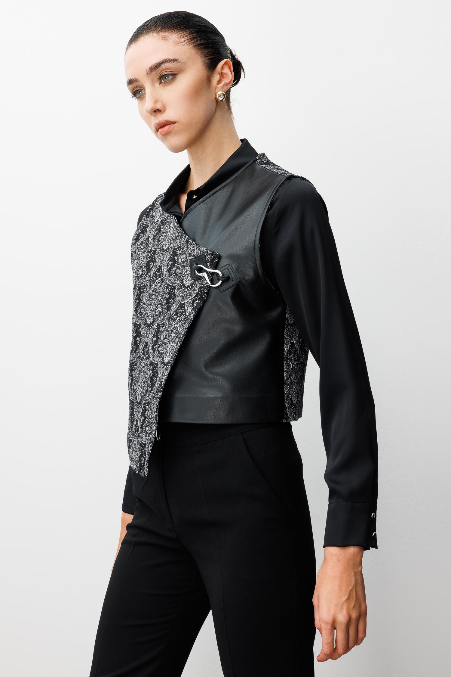 Modailgi  Deri Garni Kumaşlı Klapa Kapamalı Asimetrik Jakar Yelek Siyah