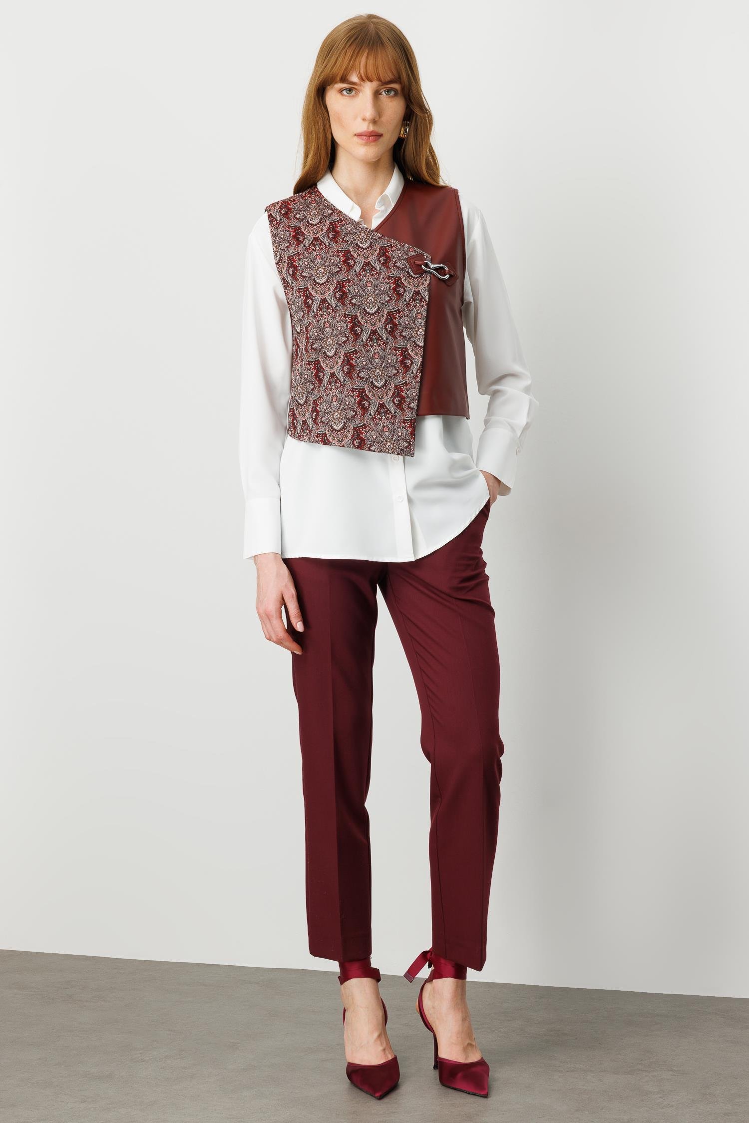 Modailgi  Deri Garni Kumaşlı Klapa Kapamalı Asimetrik Jakar Yelek Bordo