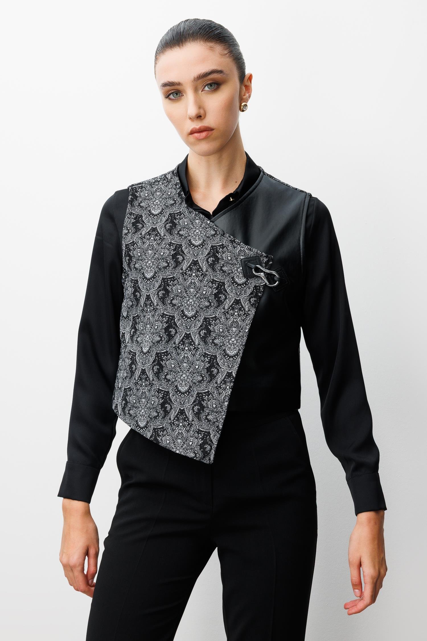 Modailgi  Deri Garni Kumaşlı Klapa Kapamalı Asimetrik Jakar Yelek Siyah