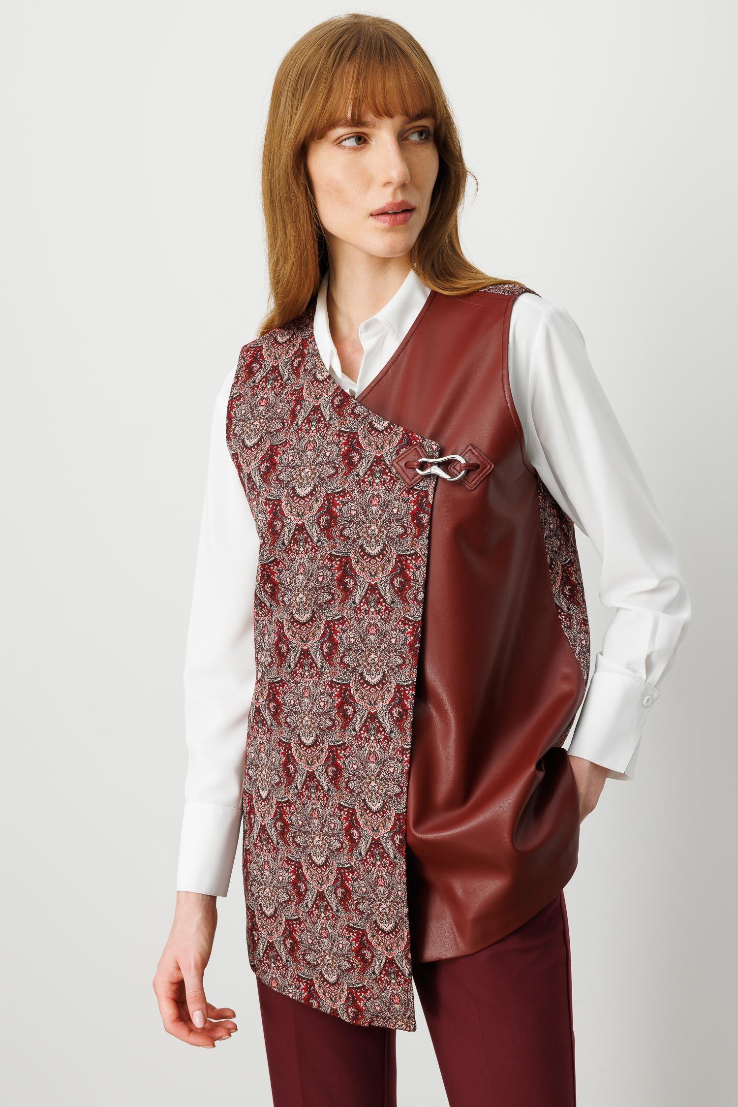 Modailgi  Deri Kumaş Garnili Klapa Kapamalı Asimetrik Jakar Yelek Bordo