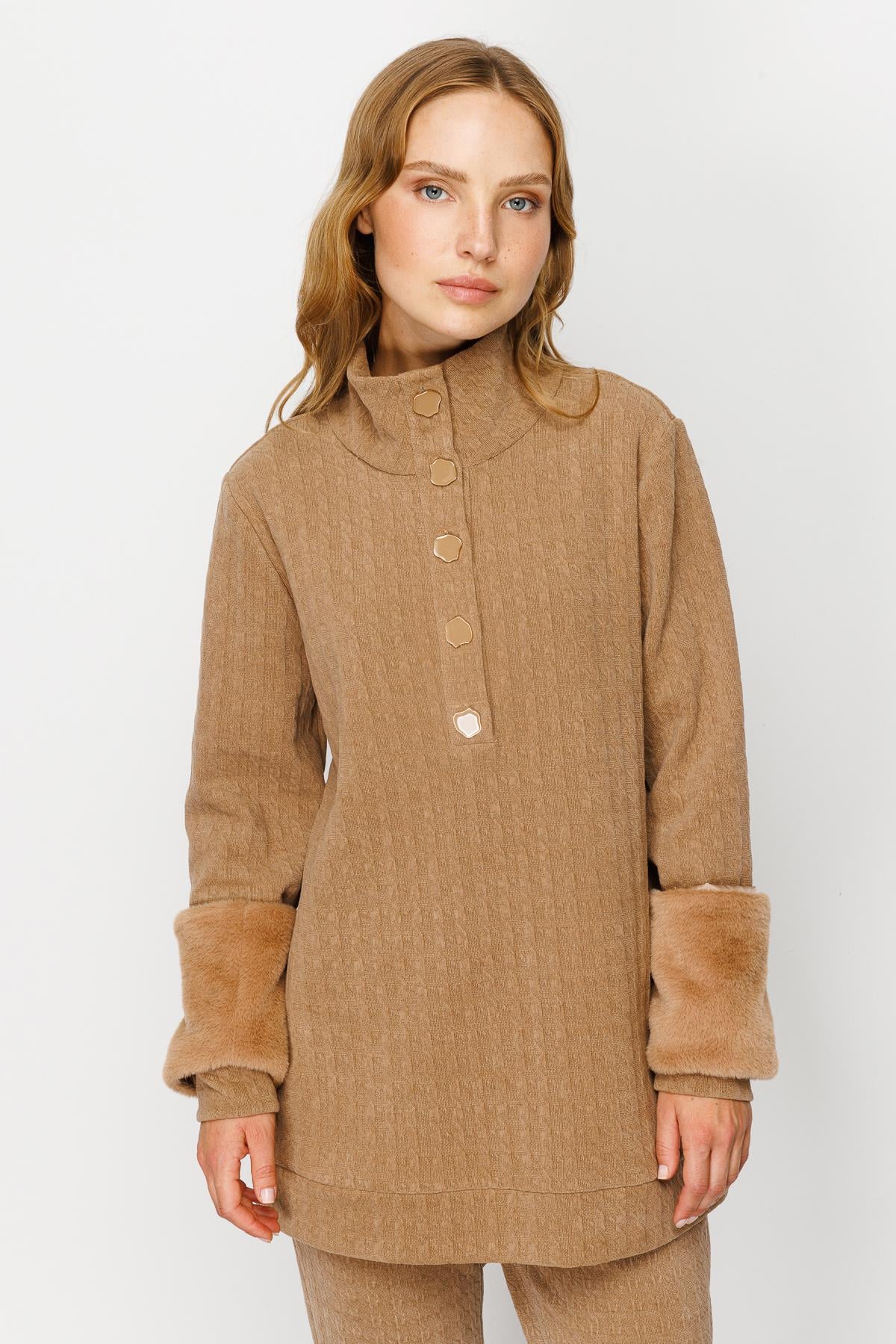 Modailgi  Dik Yaka Kolu Peluş Detaylı Tunik Camel