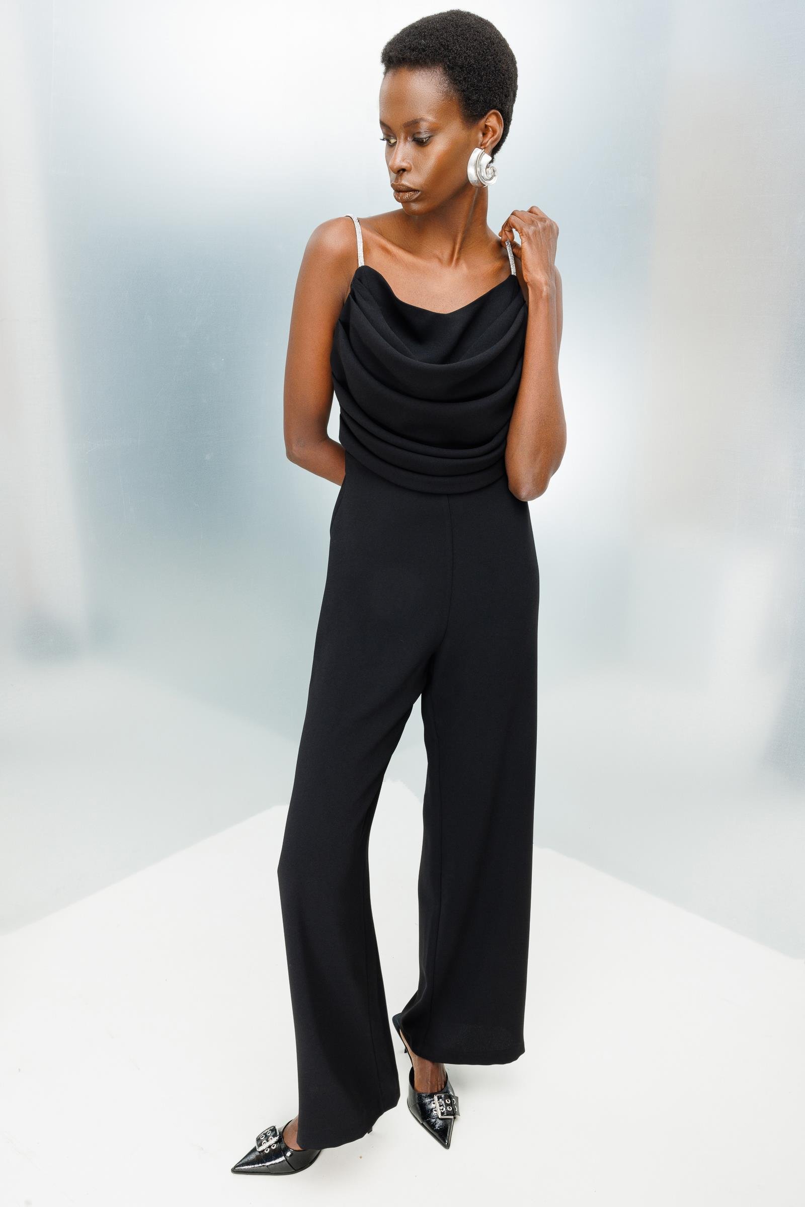 Modailgi  Drape Detaylı Askılı Tulum Siyah