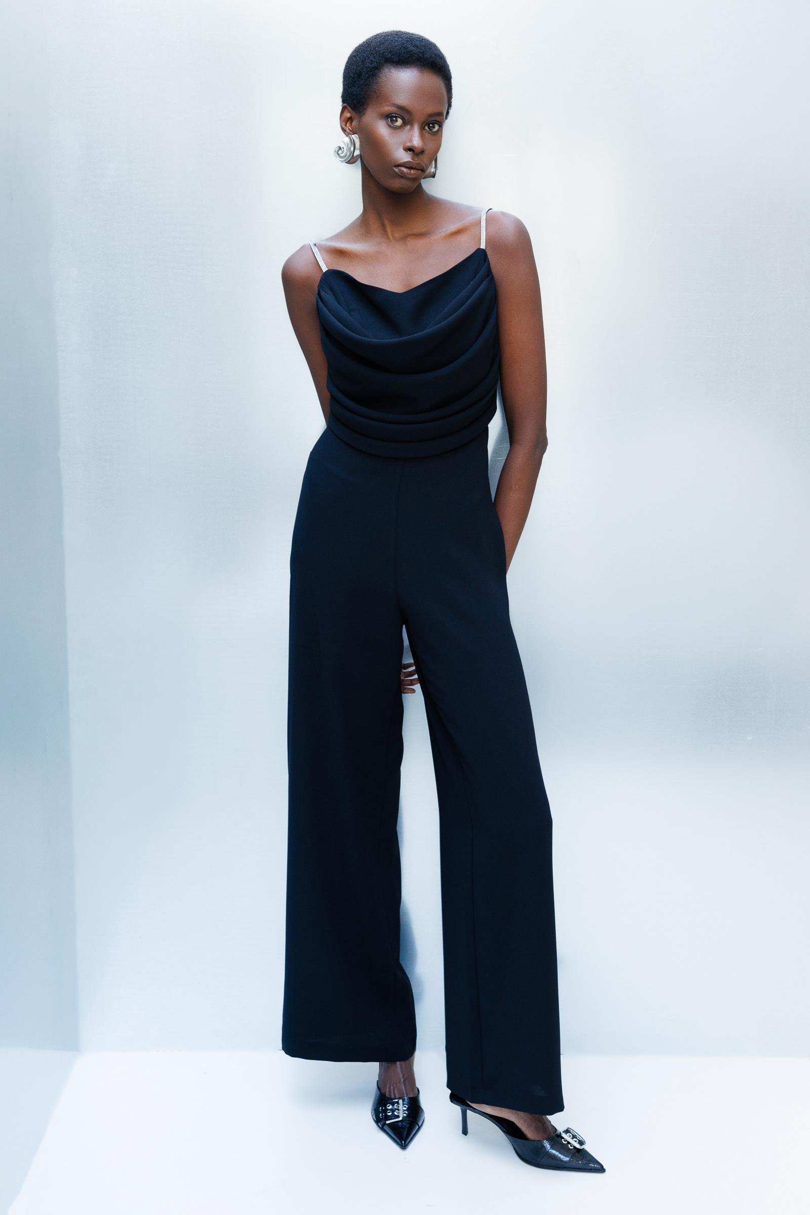 Modailgi  Drape Detaylı Askılı Tulum Siyah