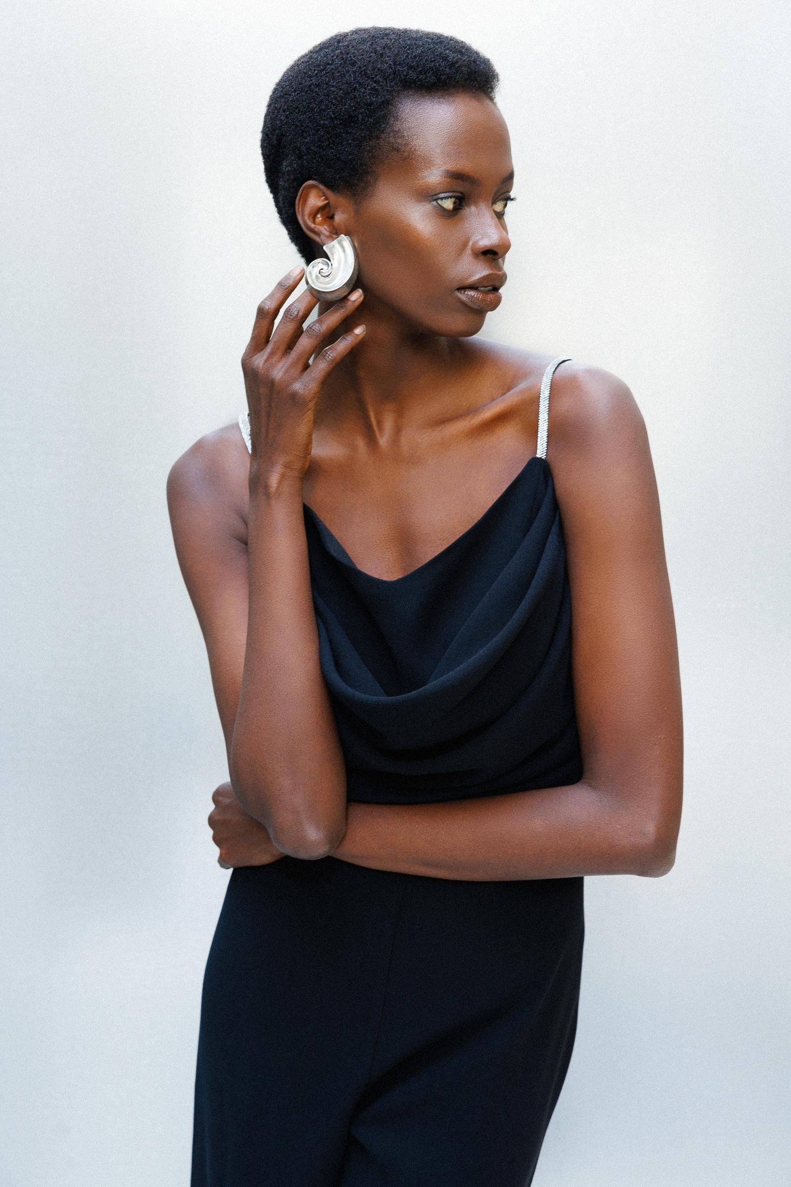 Modailgi  Drape Detaylı Askılı Tulum Siyah