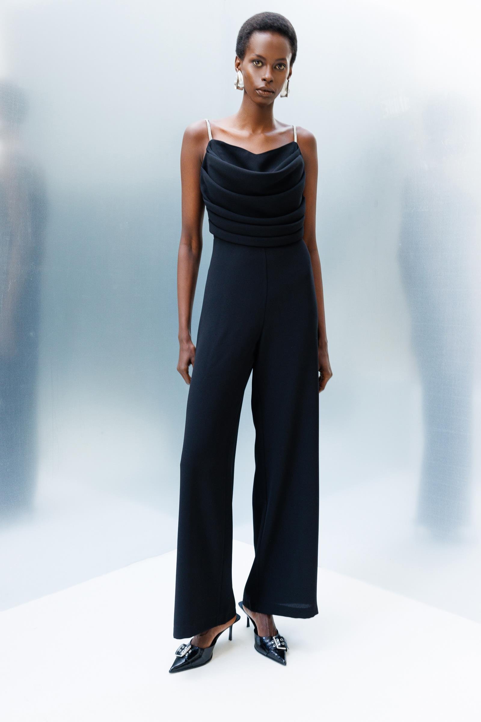 Modailgi  Drape Detaylı Askılı Tulum Siyah