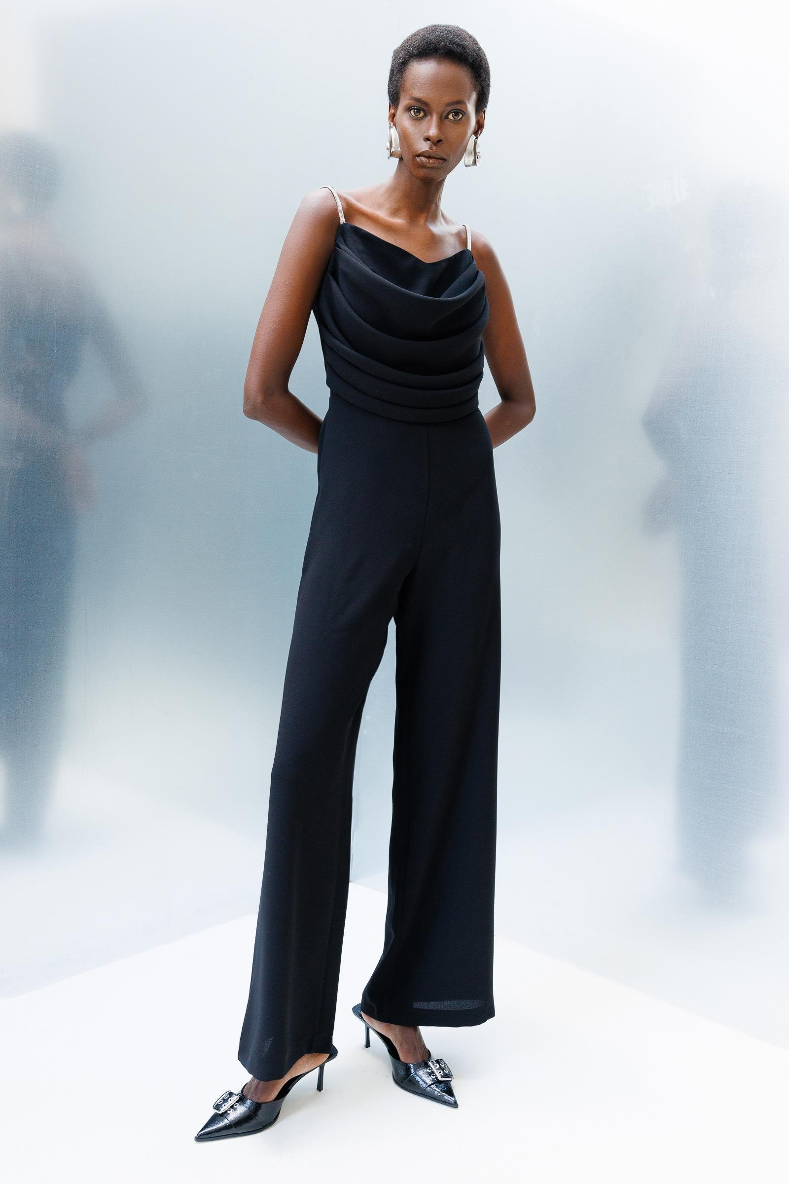 Modailgi  Drape Detaylı Askılı Tulum Siyah