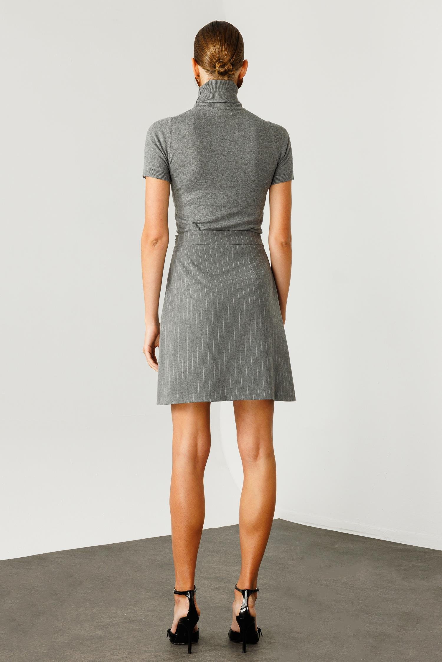 Modailgi  Düğme Detaylı Kısa Etek Gri