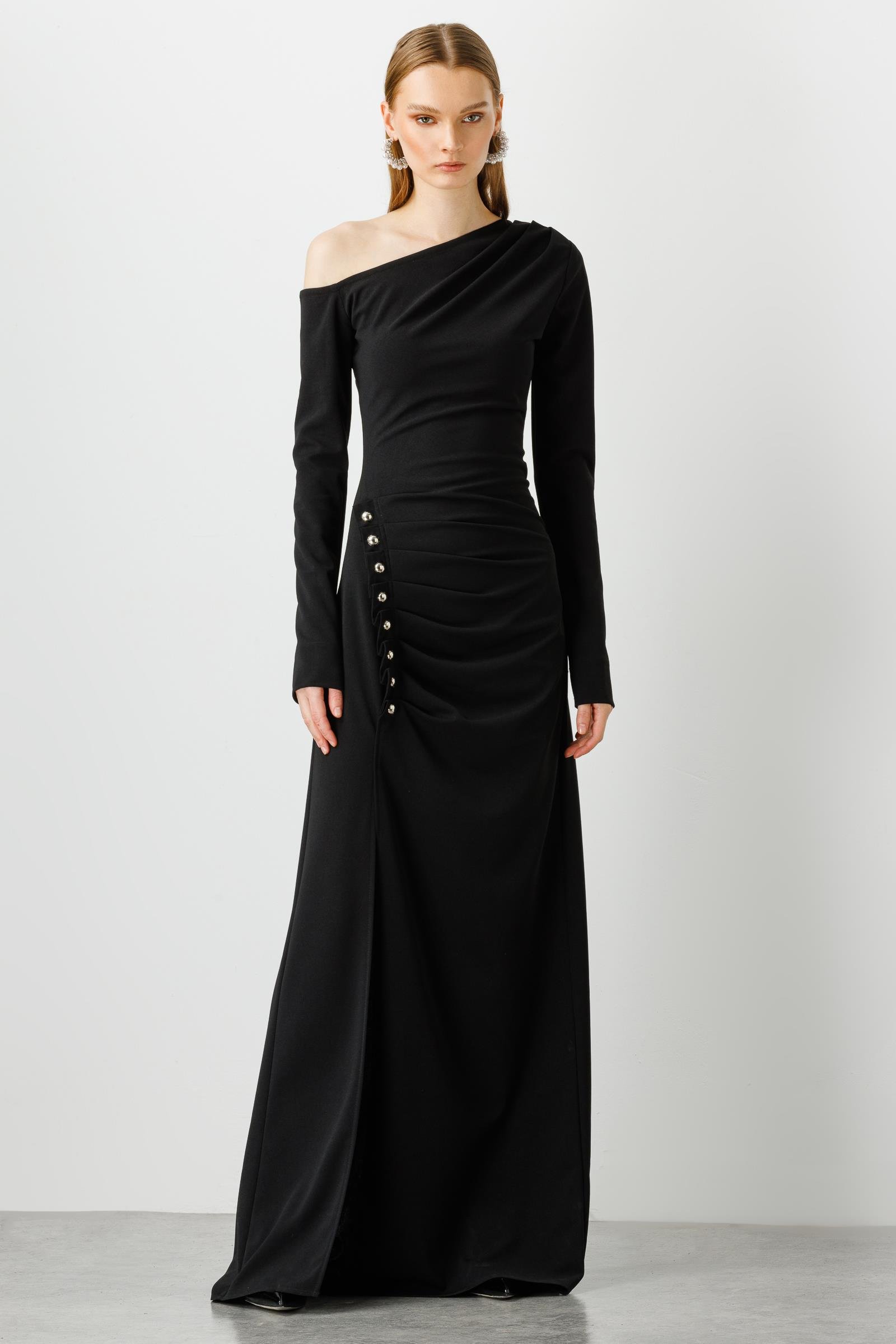 Modailgi  Düşük Kollu Yırtmaçlı Uzun Elbise Siyah