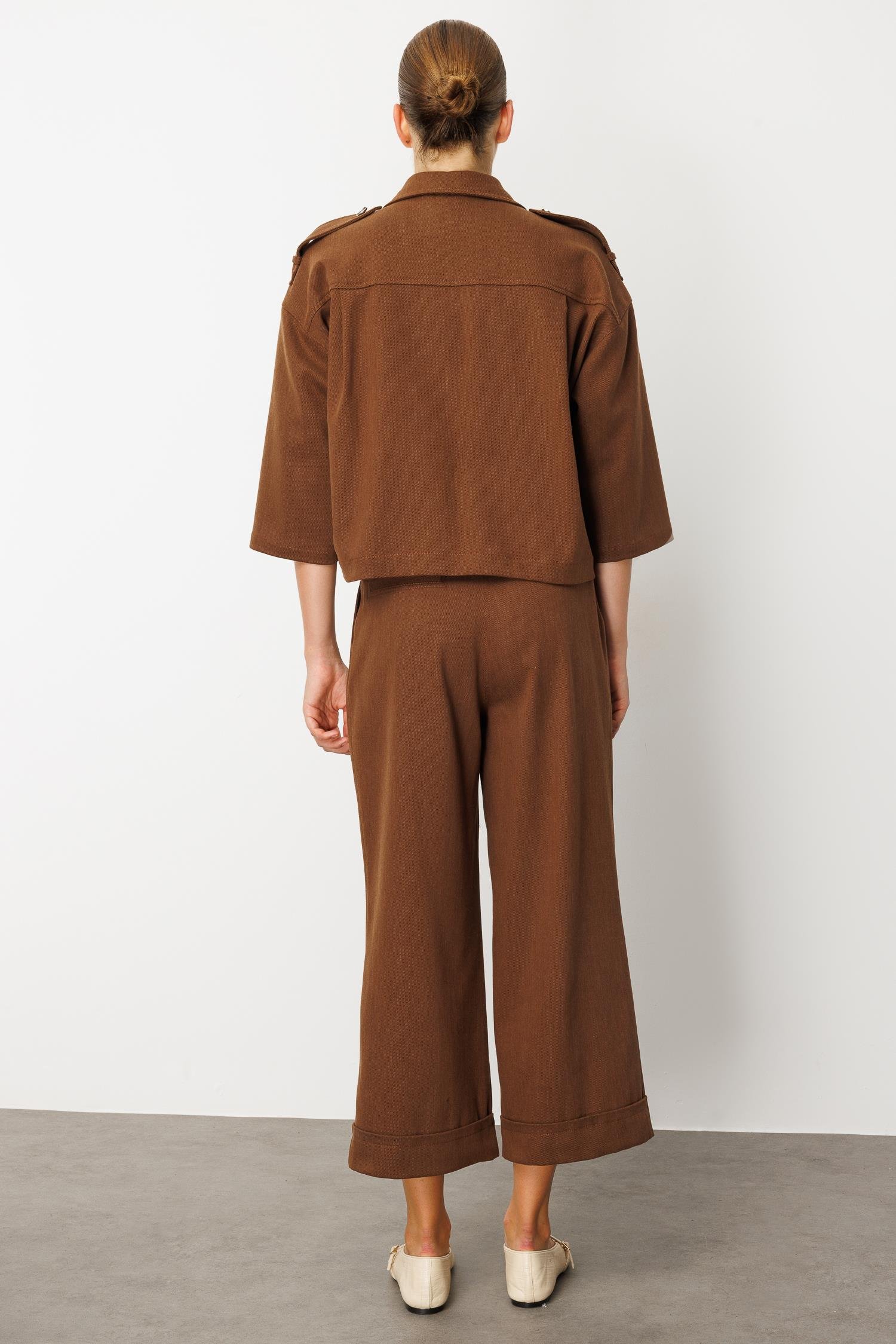 Modailgi  Düşük Omuz Apoletli Cepleri Trok Detaylı Kısa Oversize Ceket - 45013 Kahve