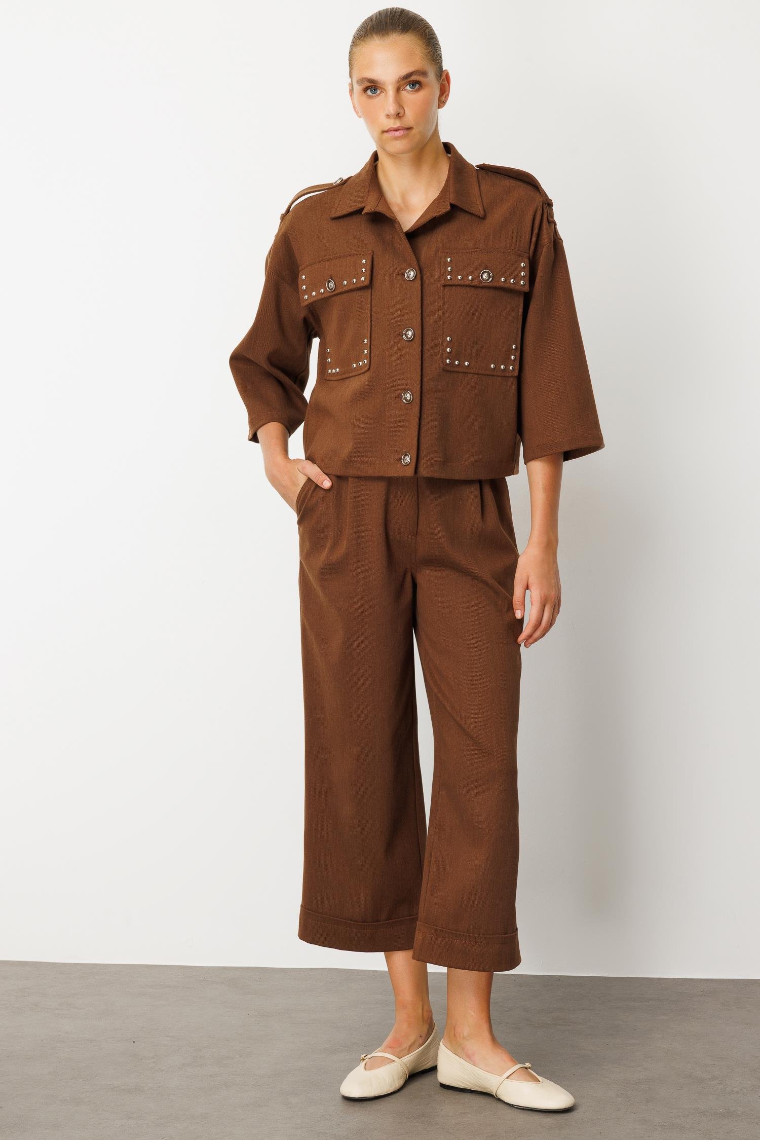 Modailgi  Düşük Omuz Apoletli Cepleri Trok Detaylı Kısa Oversize Ceket - 45013 Kahve