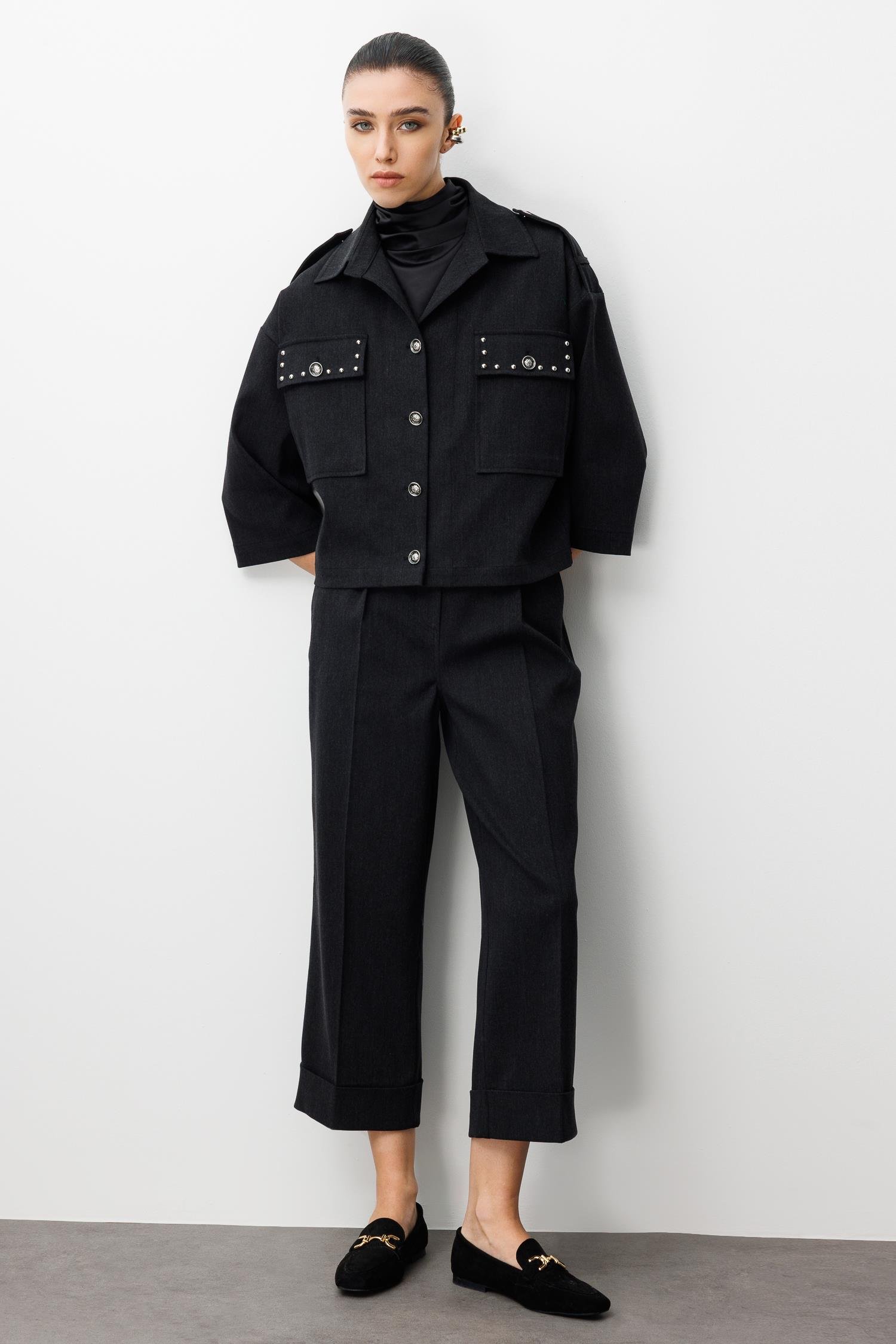 Modailgi  Düşük Omuz Apoletli Cepleri Trok Detaylı Kısa Oversize Ceket - 45013 Siyah