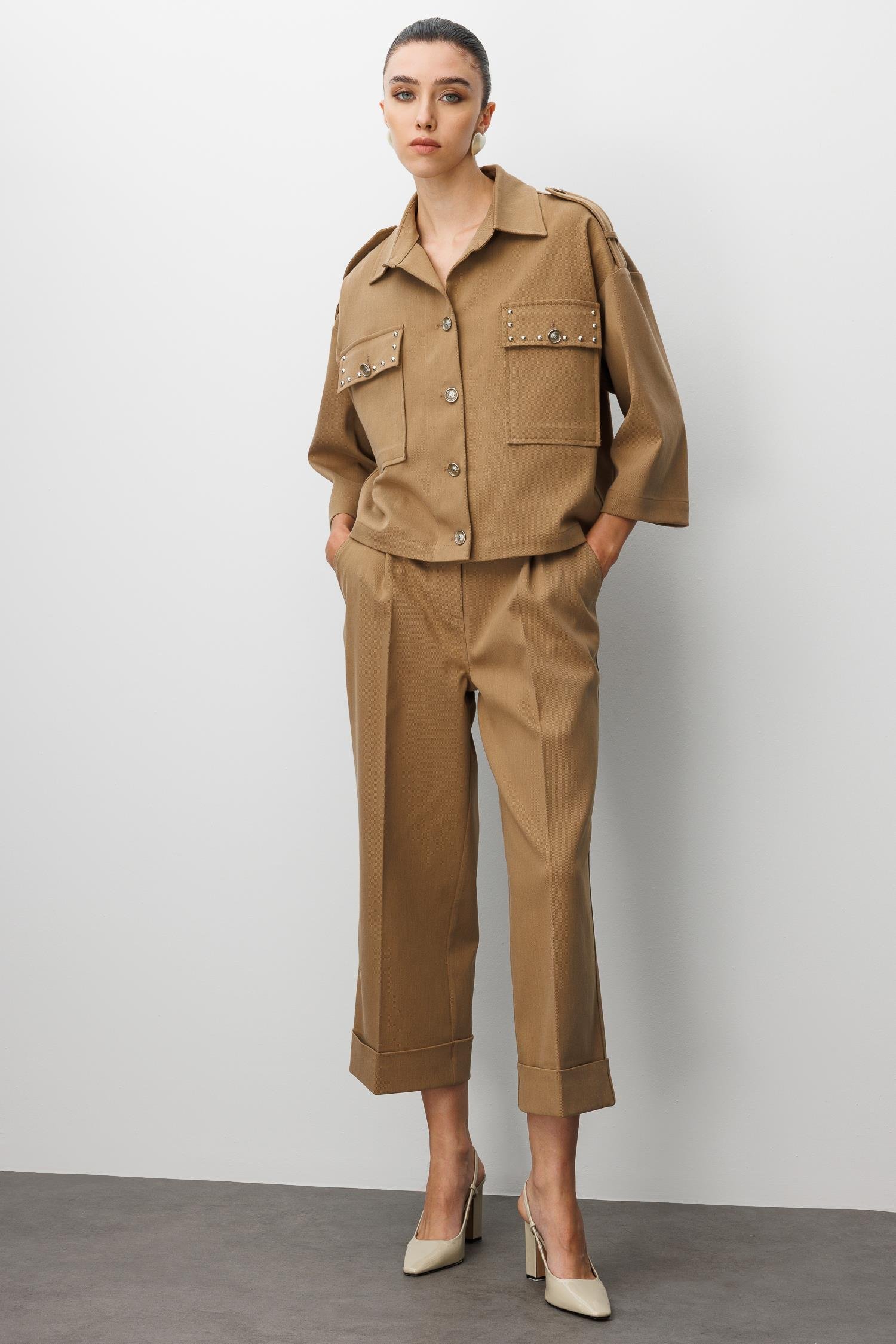 Modailgi  Düşük Omuz Apoletli Cepleri Trok Detaylı Kısa Oversize Ceket - 45013 Camel