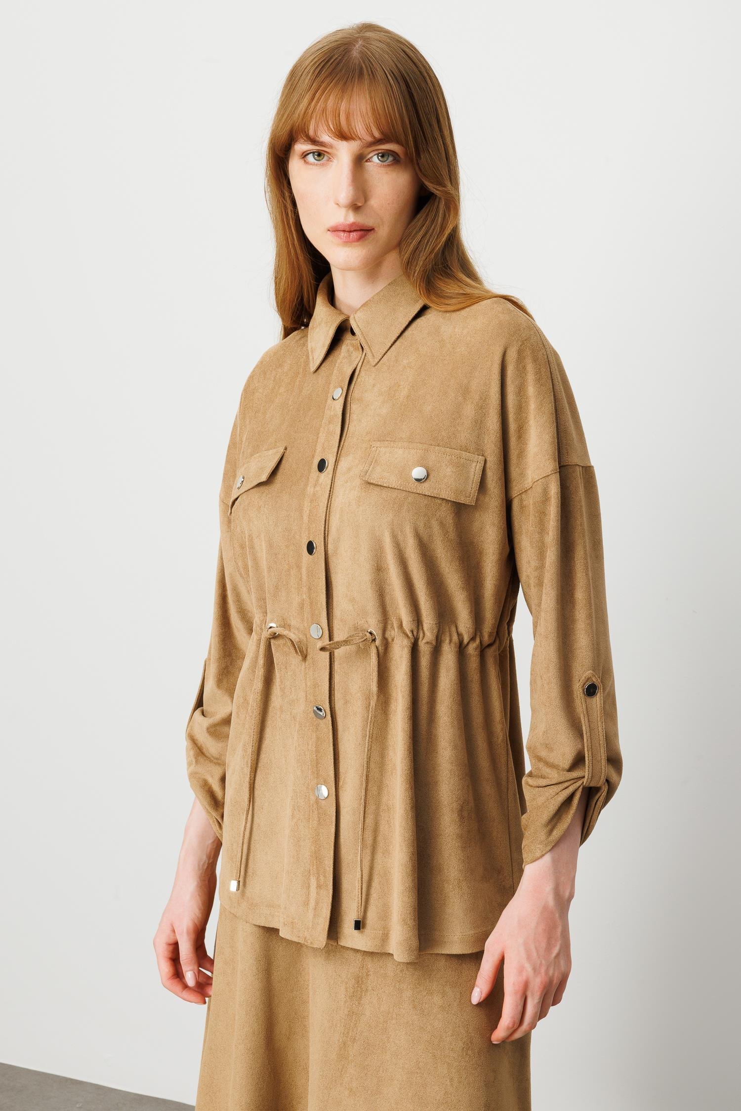 Modailgi  Düşük Omuz Kapak Cepli Sırtı Taş Ve Trok Detaylı Süet Gömlek Vizon