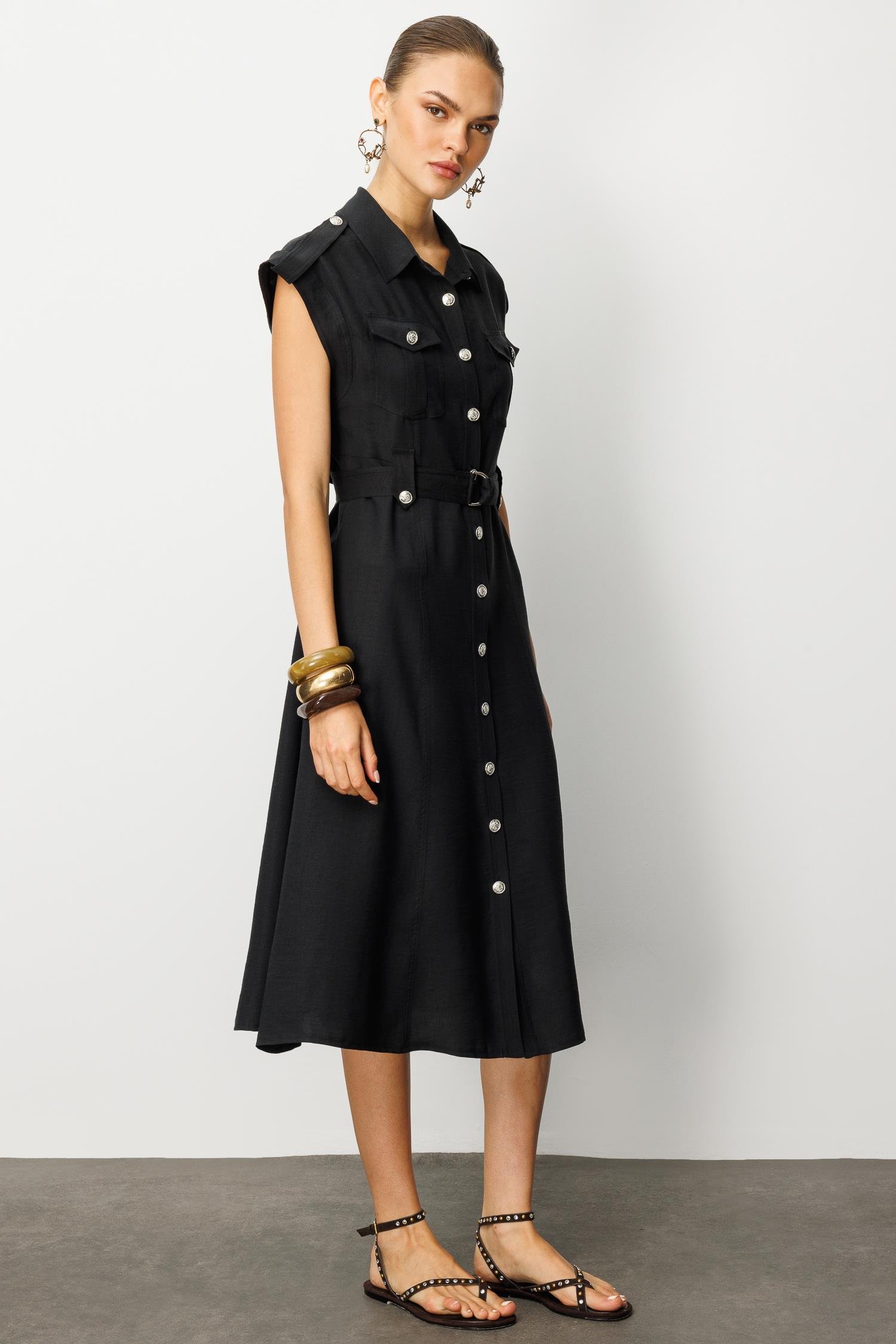 Modailgi  Düşük Omuzlu Apolet ve Kuşak Detaylı Düğme Kapamalı Midi Boy Elbise Siyah