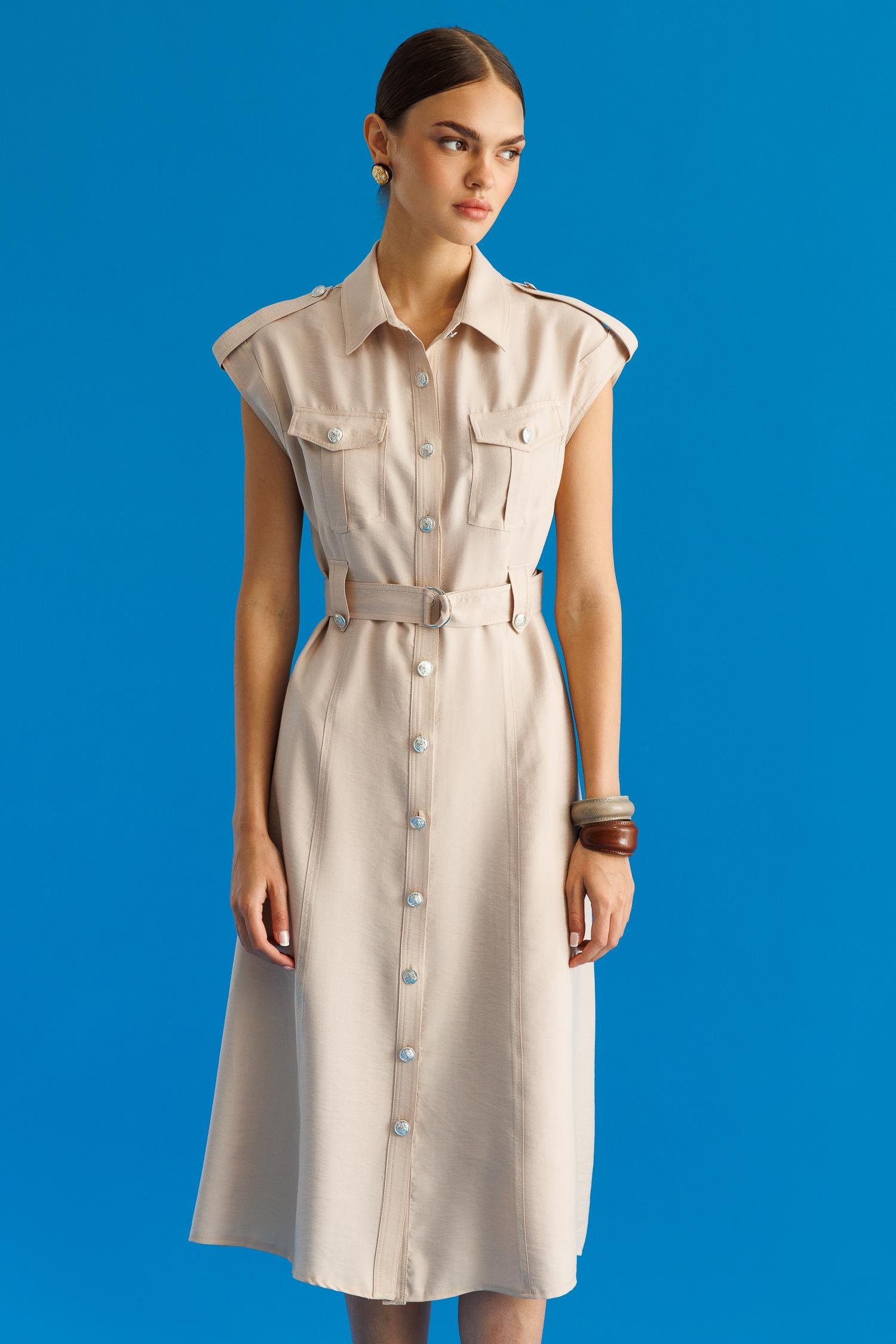 Modailgi  Düşük Omuzlu Apolet ve Kuşak Detaylı Düğme Kapamalı Midi Boy Elbise Bej