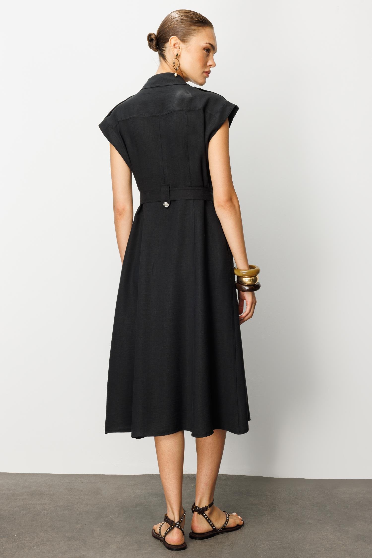 Modailgi  Düşük Omuzlu Apolet ve Kuşak Detaylı Düğme Kapamalı Midi Boy Elbise Siyah