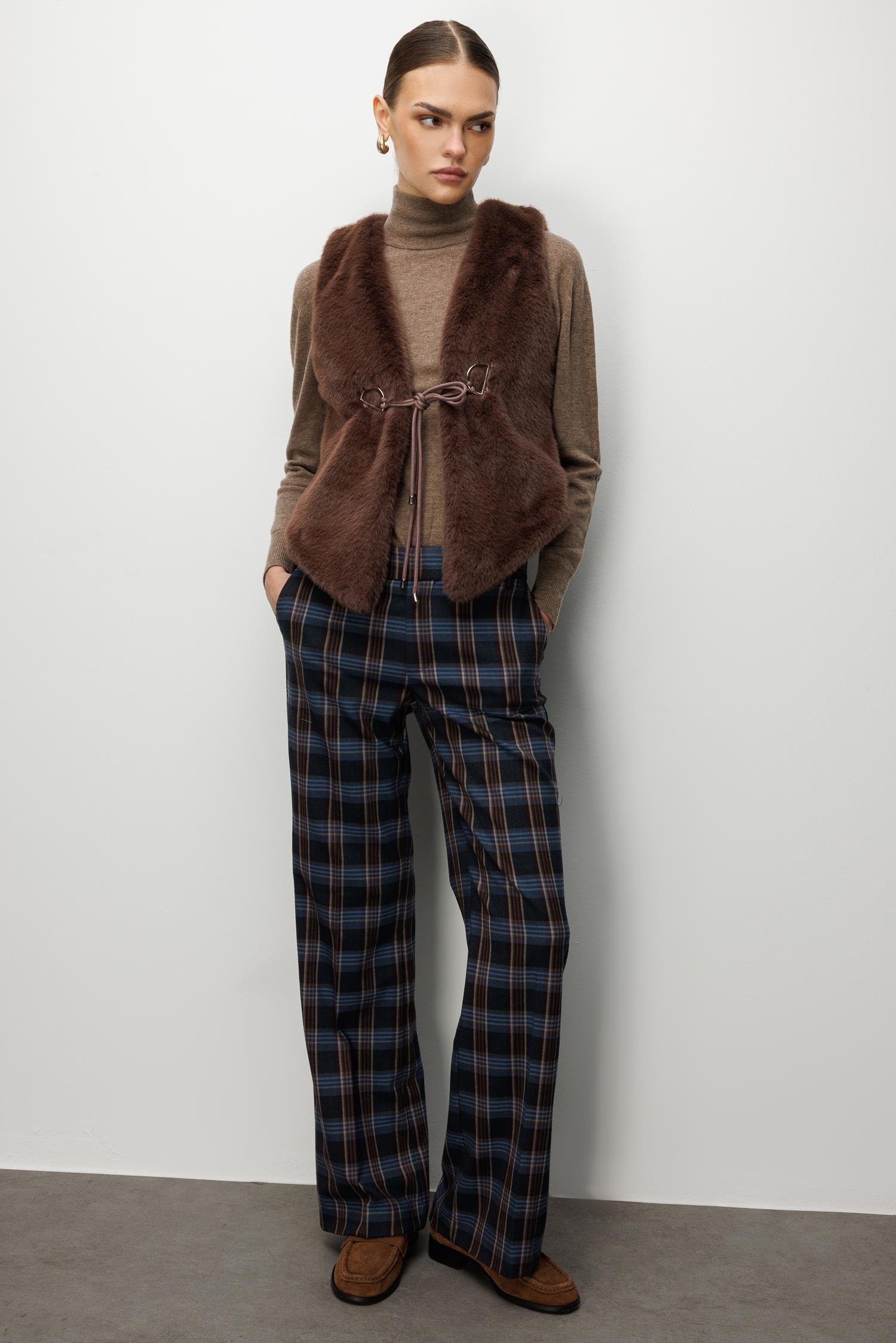 Modailgi  Düz Kısa Peluş Yelek Kahve