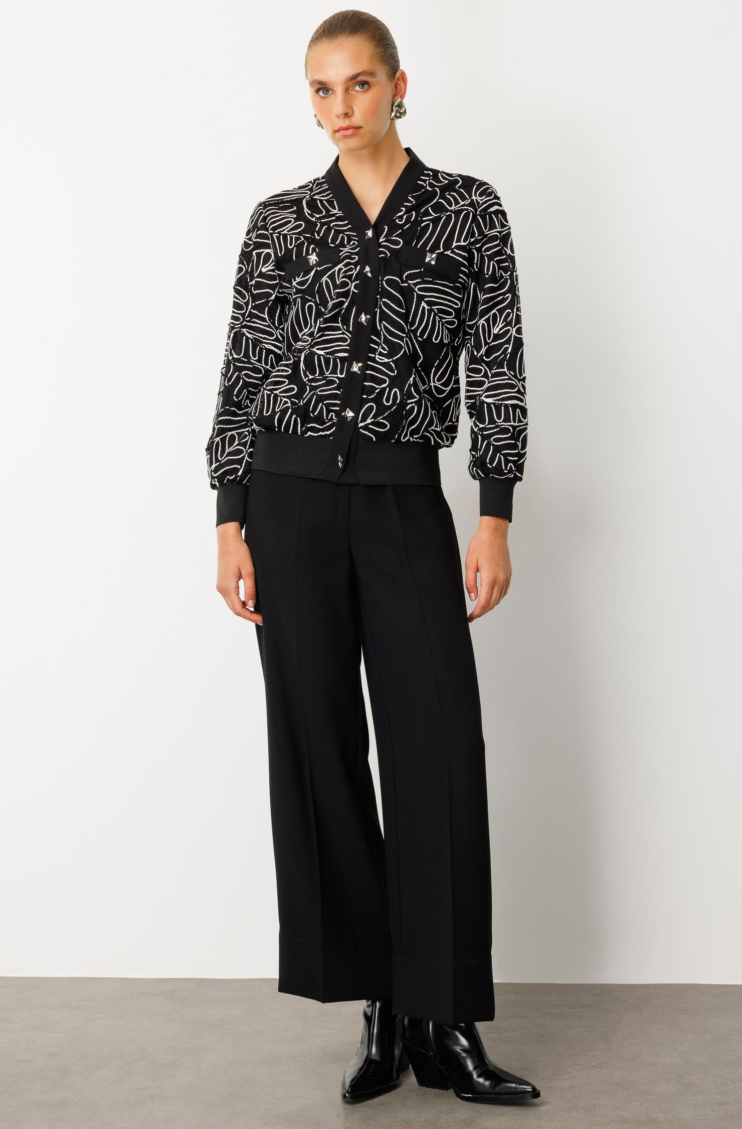 Modailgi  Düz Kumaş Garni Detaylı Fermuar Kapamalı Torba Cepli Kordone Ceket Siyah