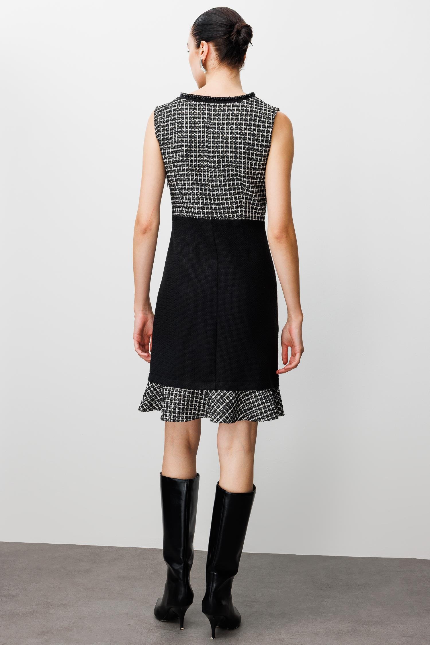 Modailgi  Düz Tuvit Kumaş Garnili İnci Detaylı Etek Ucu Volanlı Tuvit Elbise SİYAH-BEYAZ