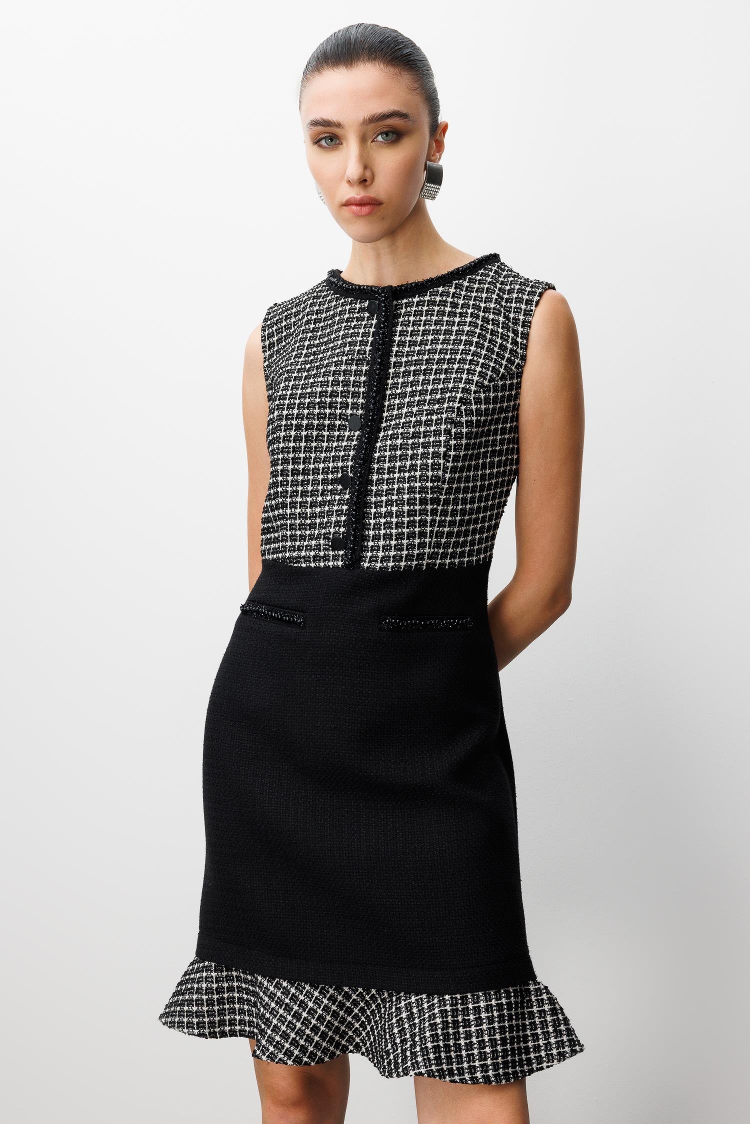 Modailgi  Düz Tuvit Kumaş Garnili İnci Detaylı Etek Ucu Volanlı Tuvit Elbise SİYAH-BEYAZ