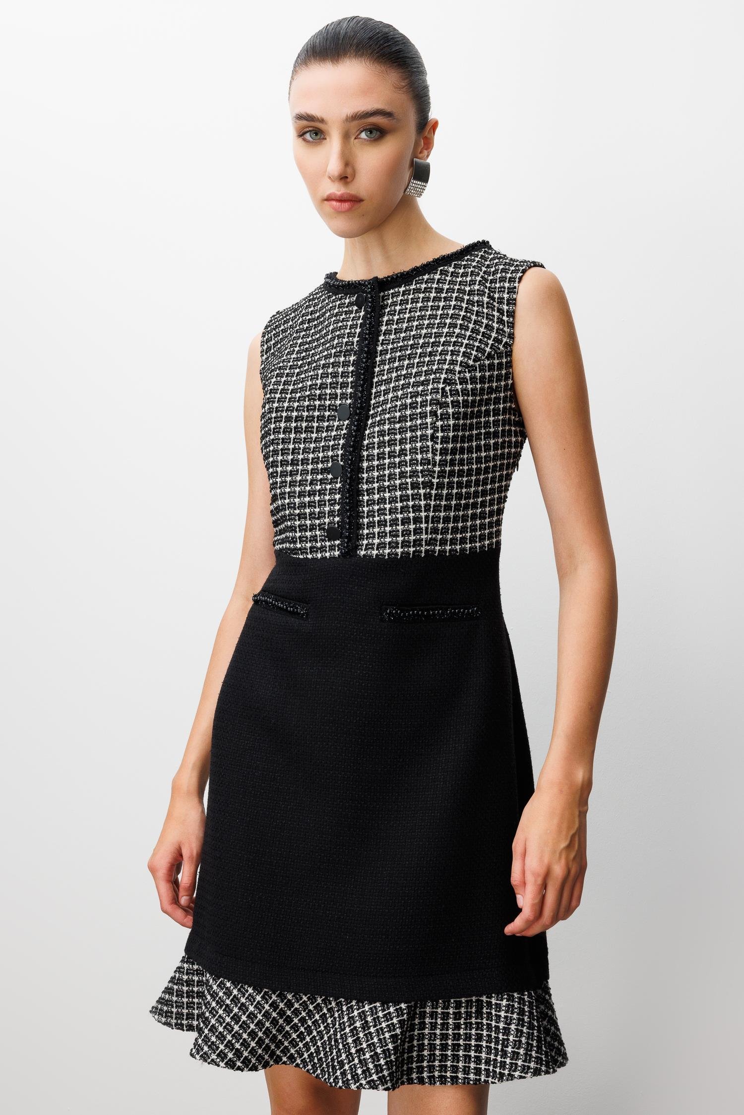 Modailgi  Düz Tuvit Kumaş Garnili İnci Detaylı Etek Ucu Volanlı Tuvit Elbise SİYAH-BEYAZ