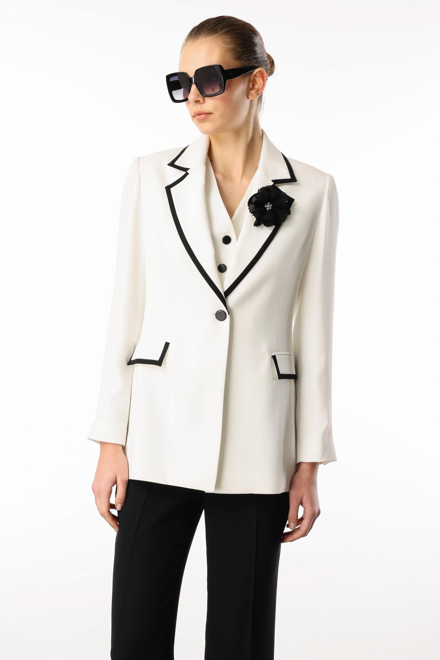 Modailgi  Enküstre Bant Detaylı Gül Broş Aksesuarlı Yelek Ceket - 40074 Ekru