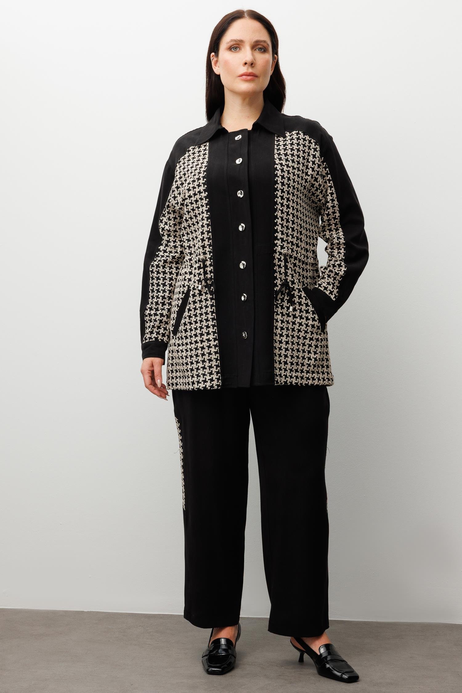 Modailgi  Erkek Yaka Beli Büzgülü Kazayağı Desen Nakışlı Kumaş Düğme Detaylı Tunik Siyah